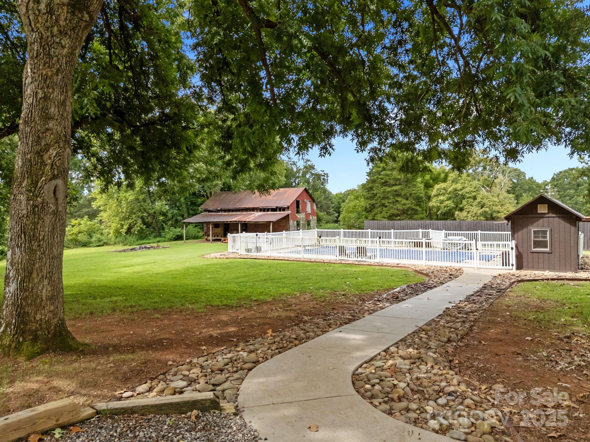 main property photo 37