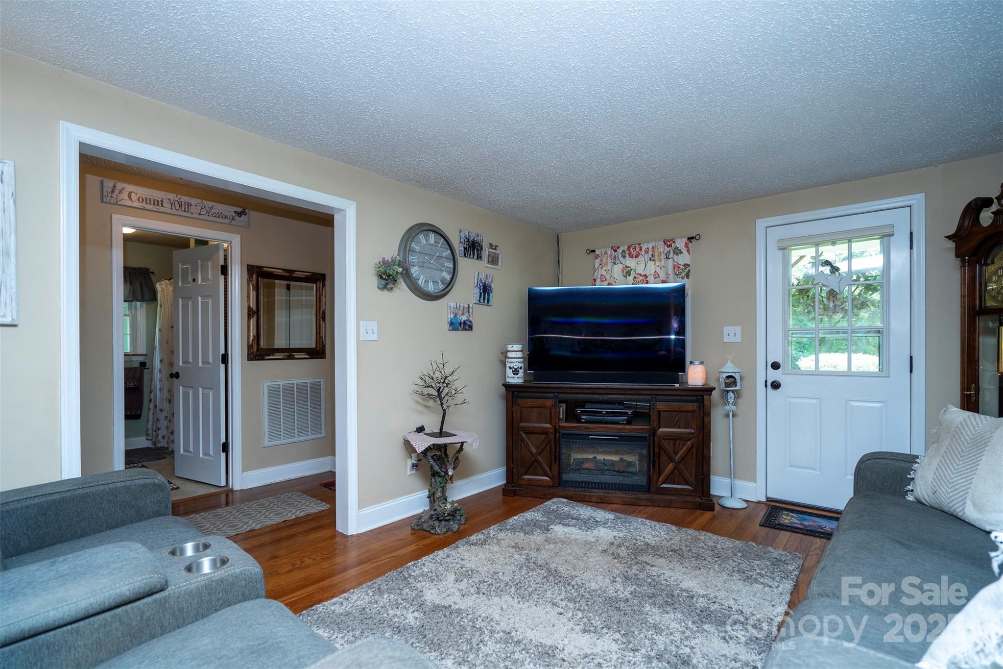 property viewer photo 18