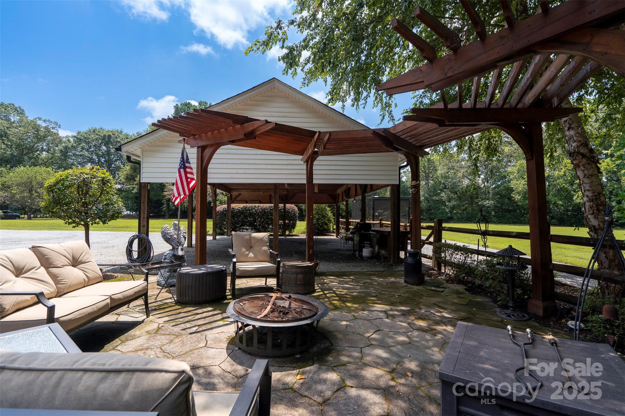 property viewer photo 3