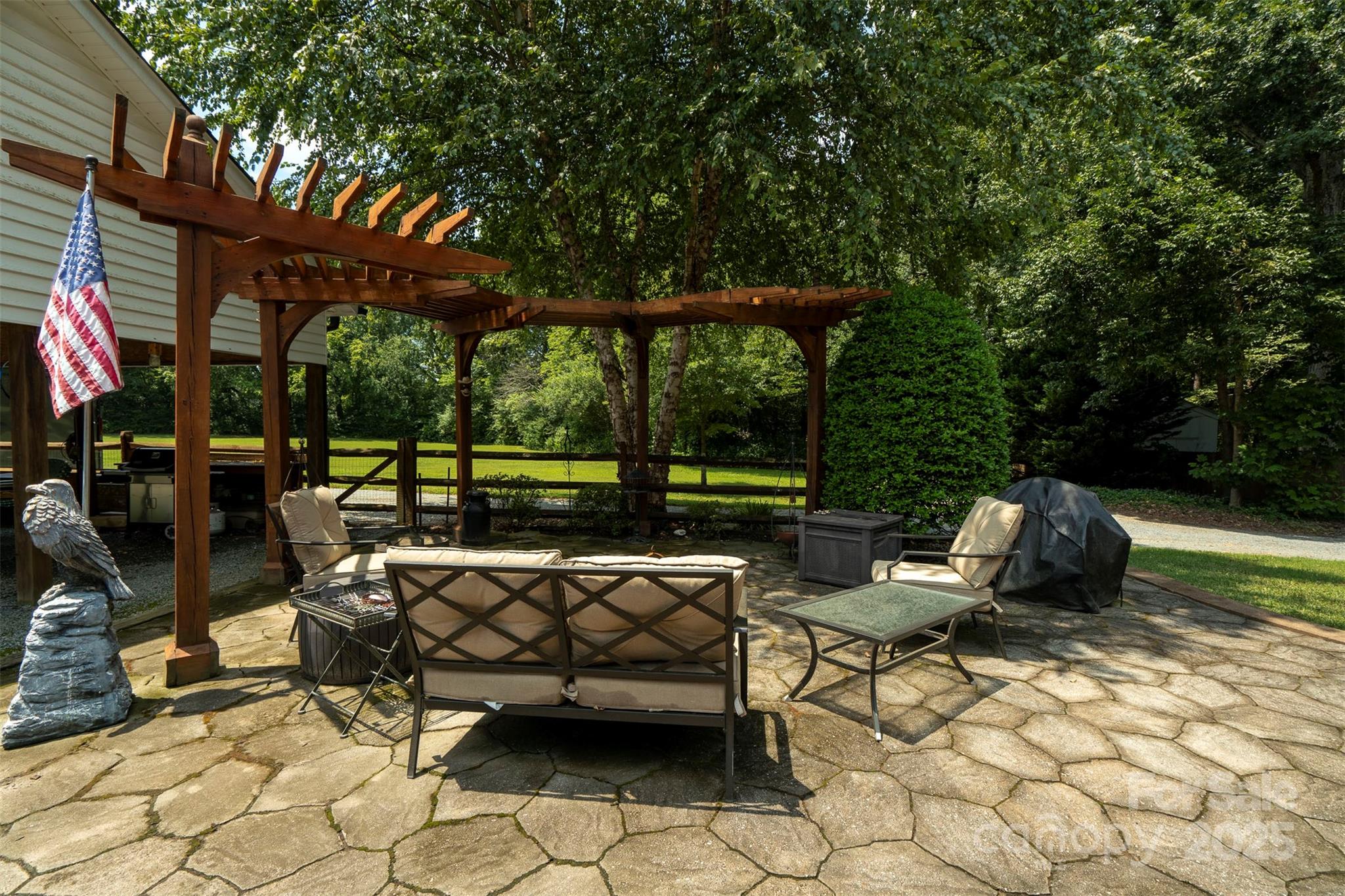 property viewer photo 5