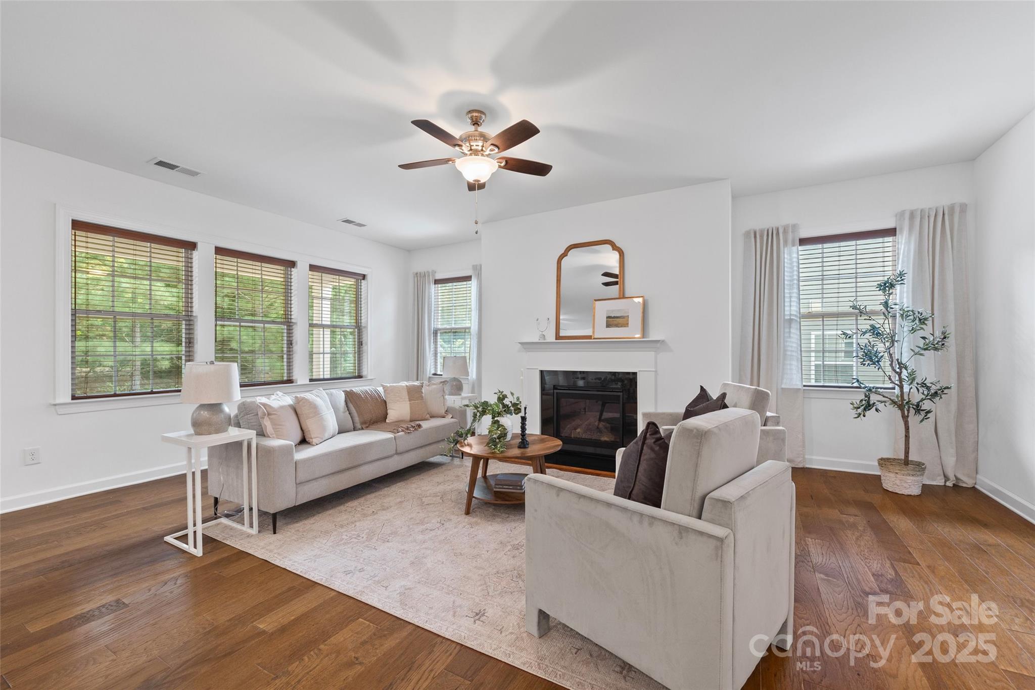 property viewer photo 12