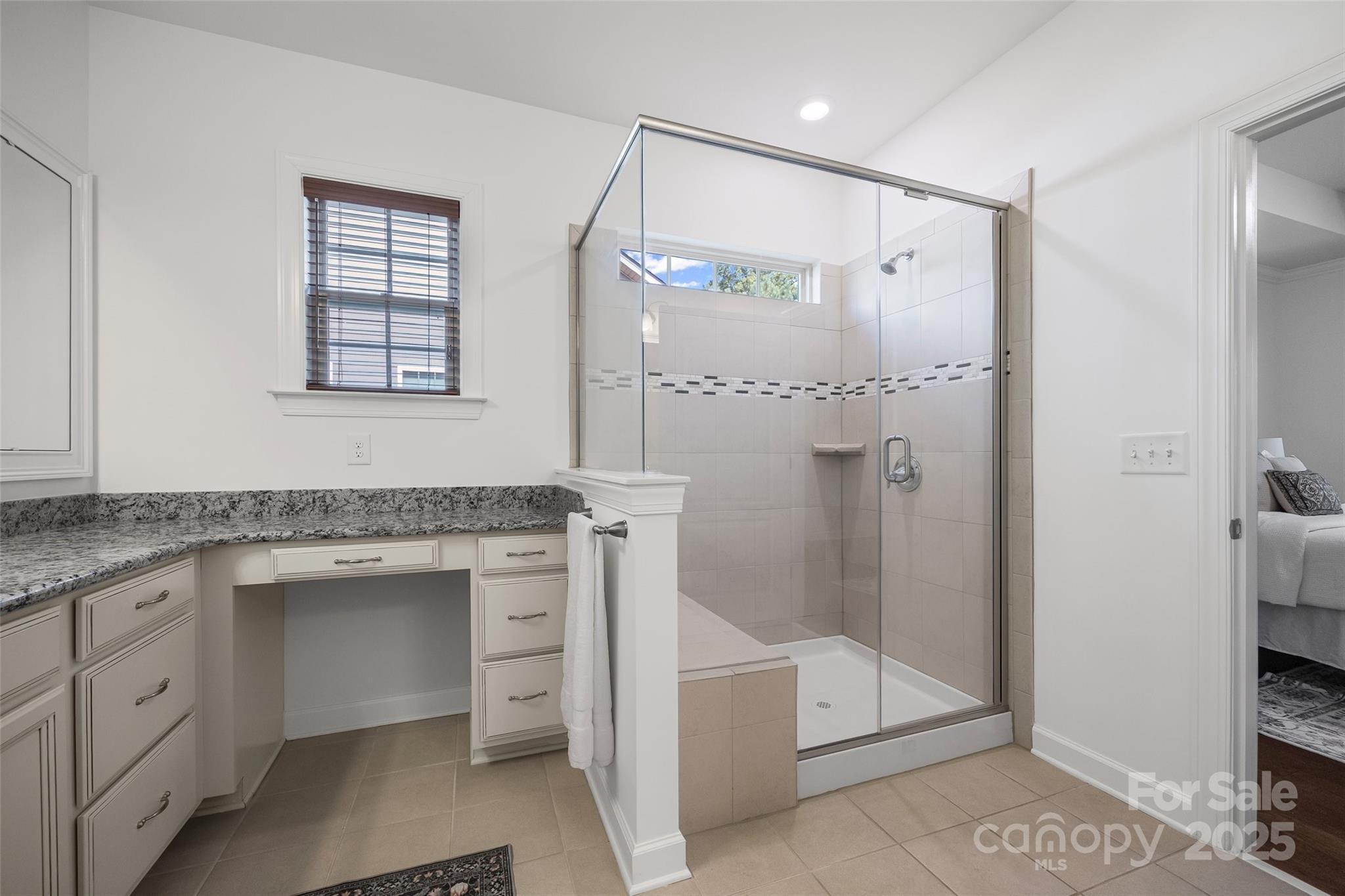 property viewer photo 18