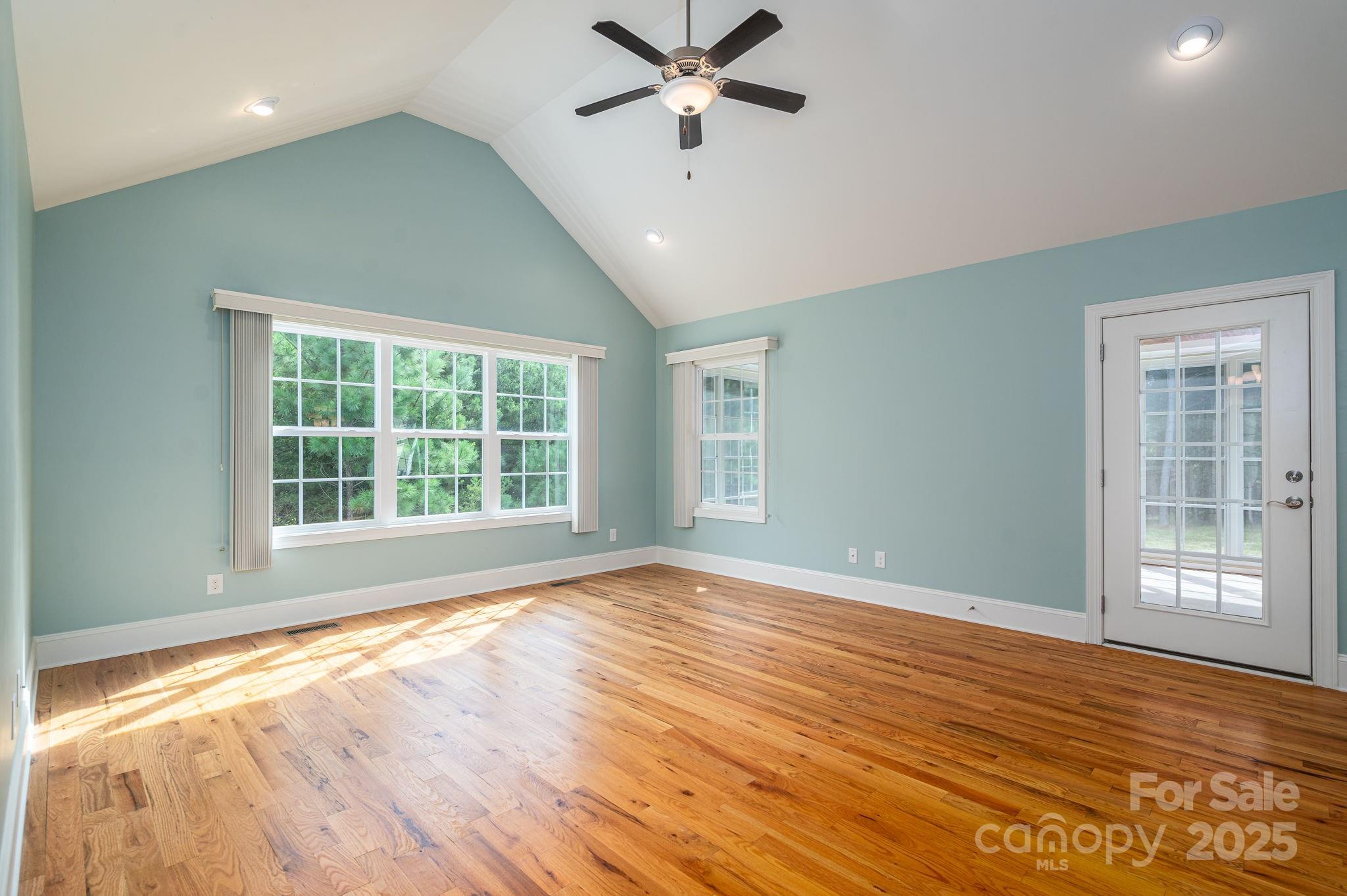 property viewer photo 13