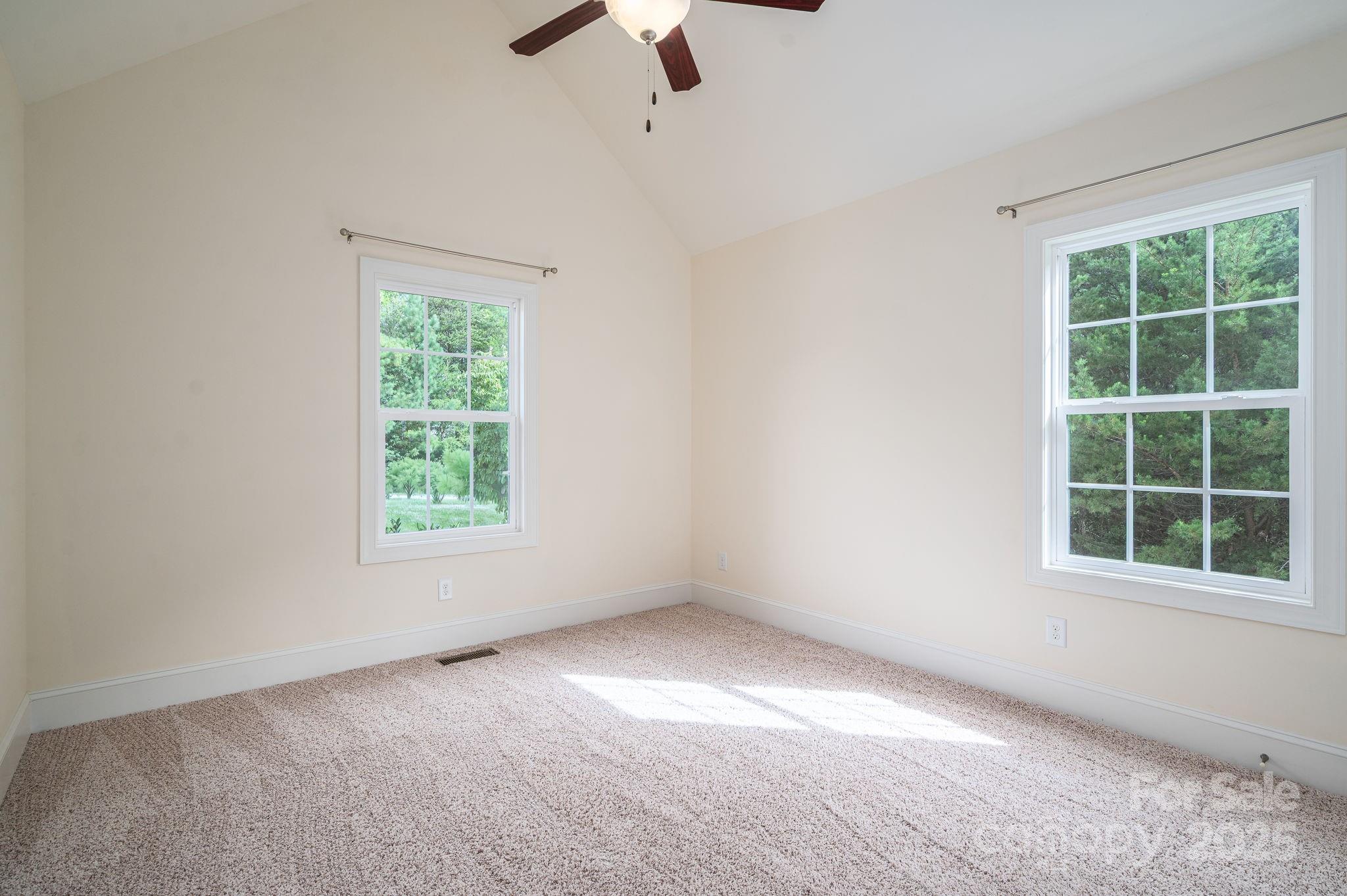 property viewer photo 27
