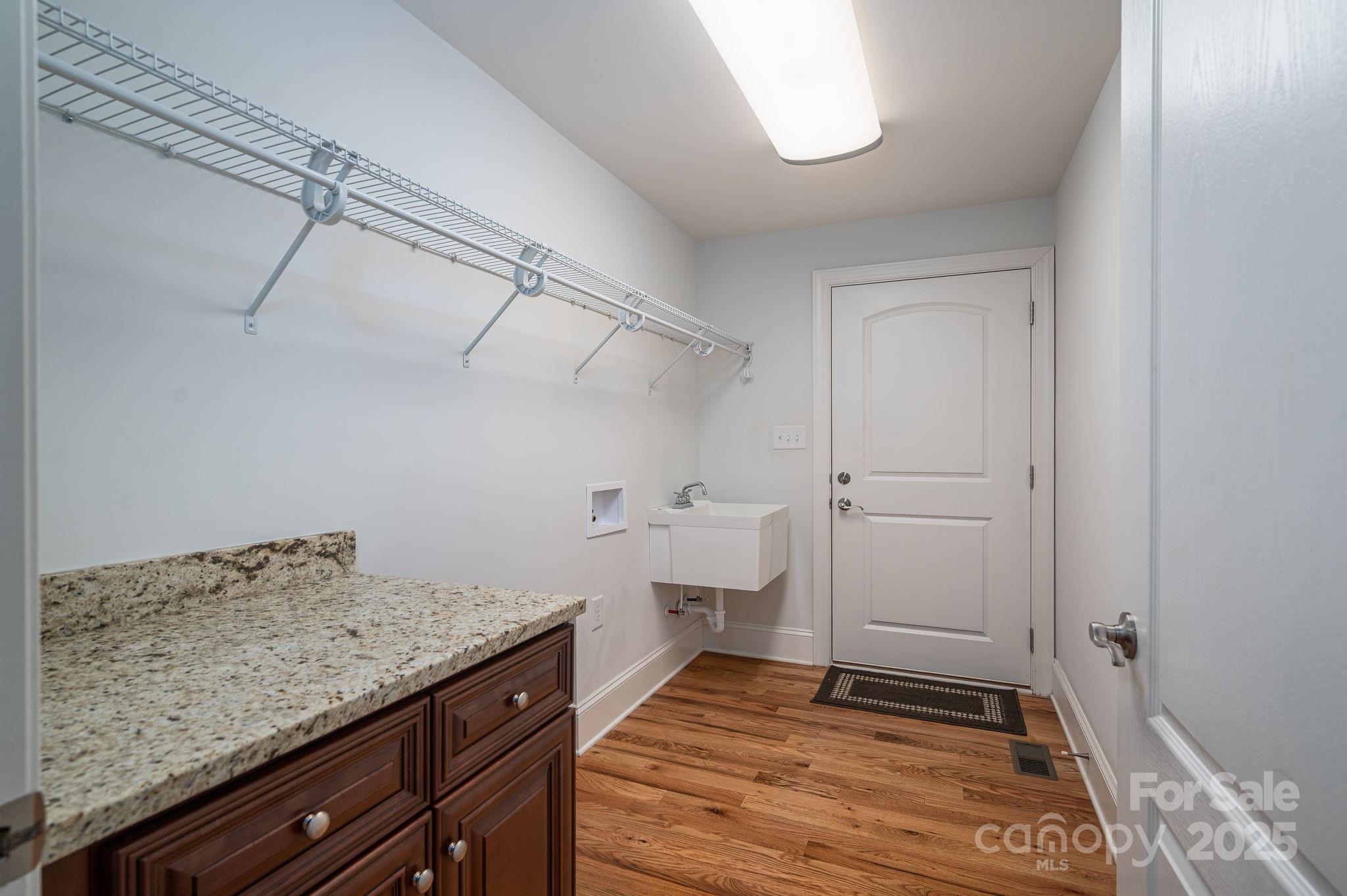 property viewer photo 35