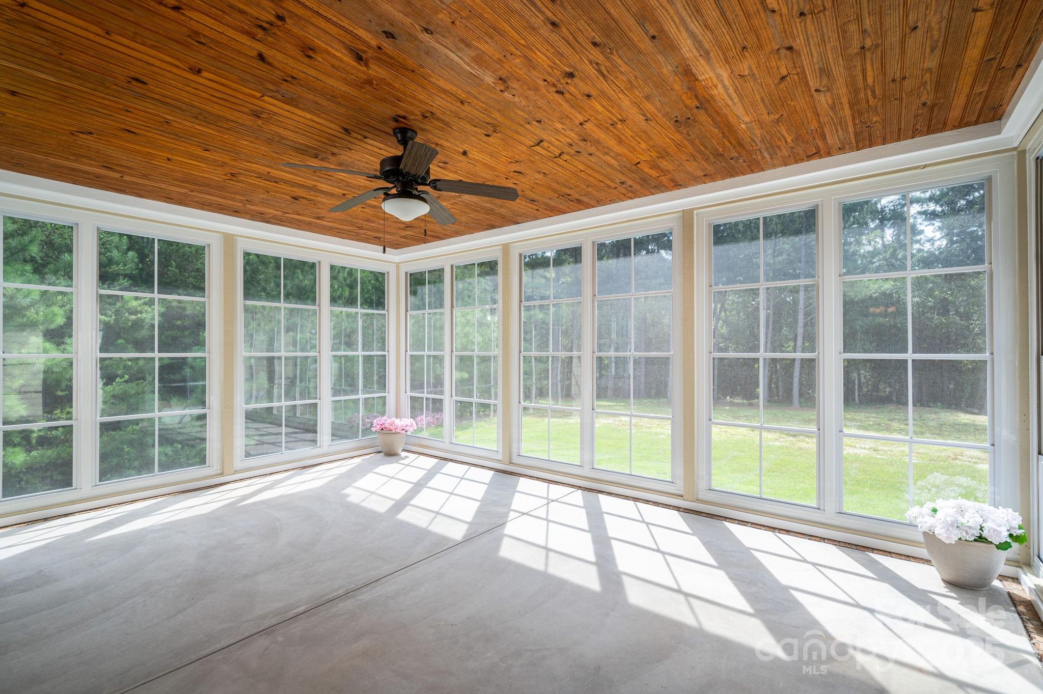 property viewer photo 36