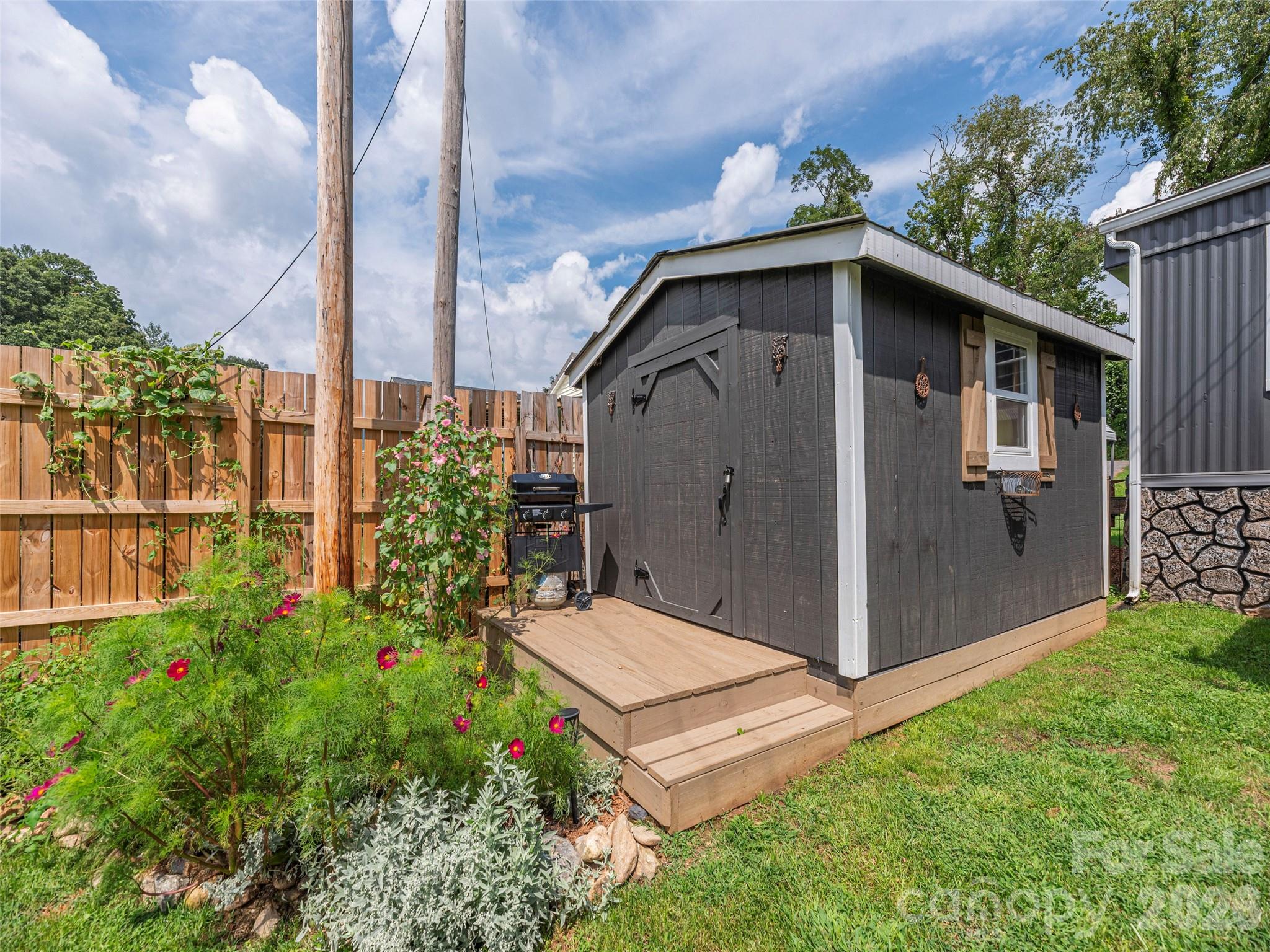 main property photo 30