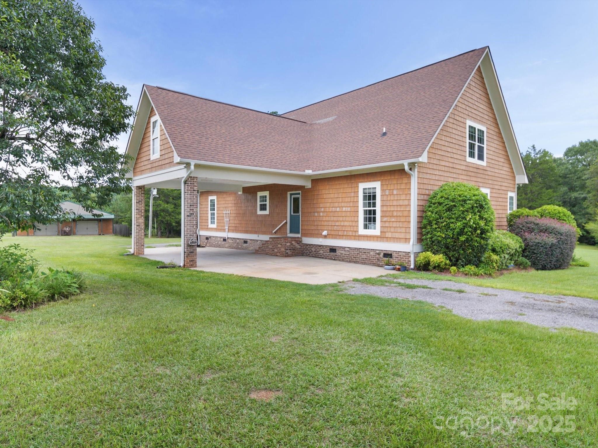 main property photo 3