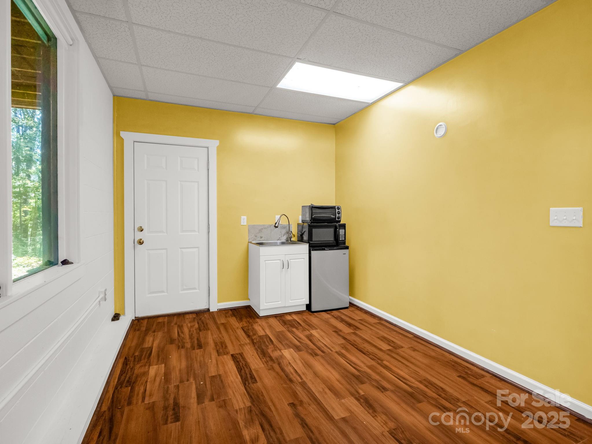 main property photo 30