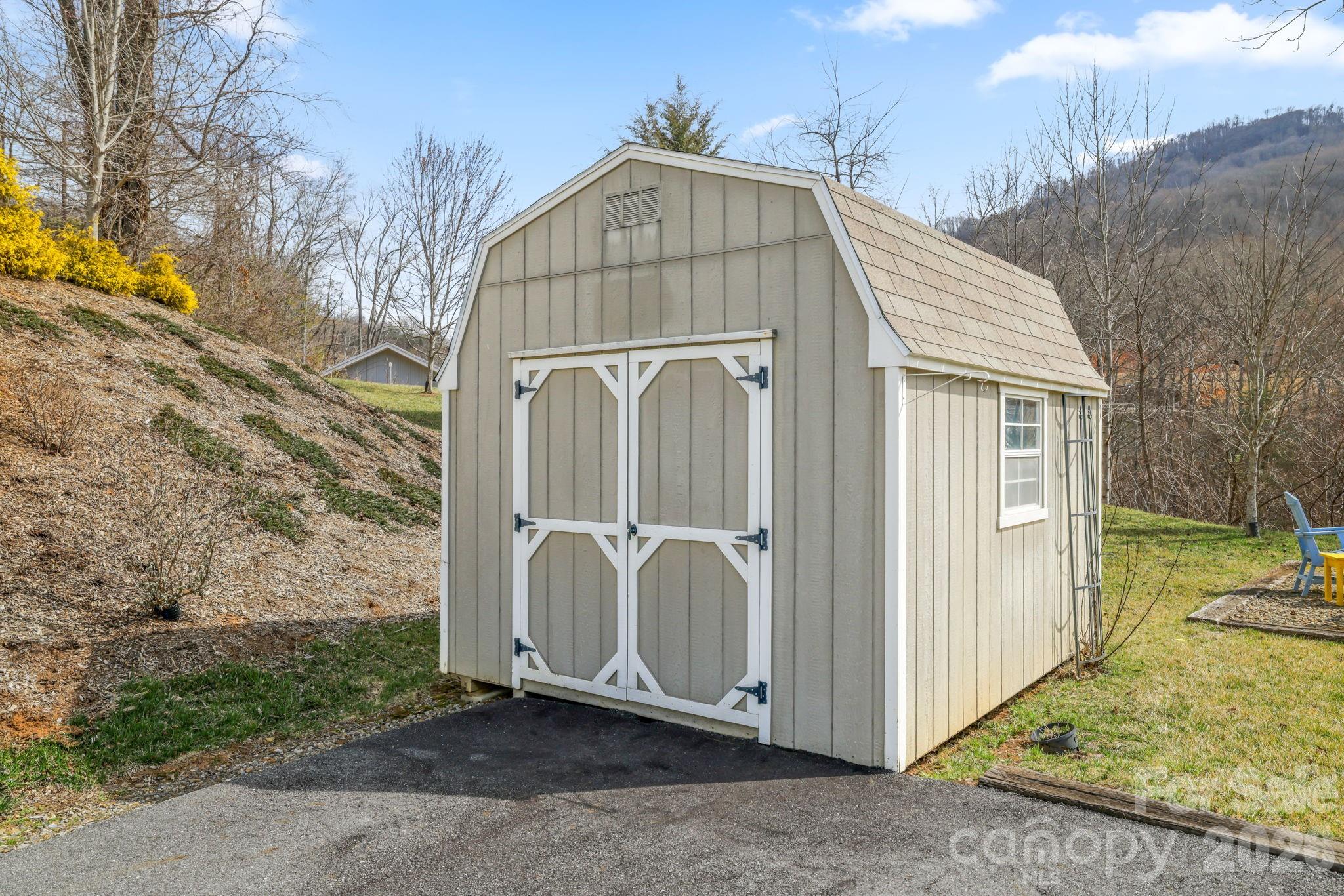 main property photo 40