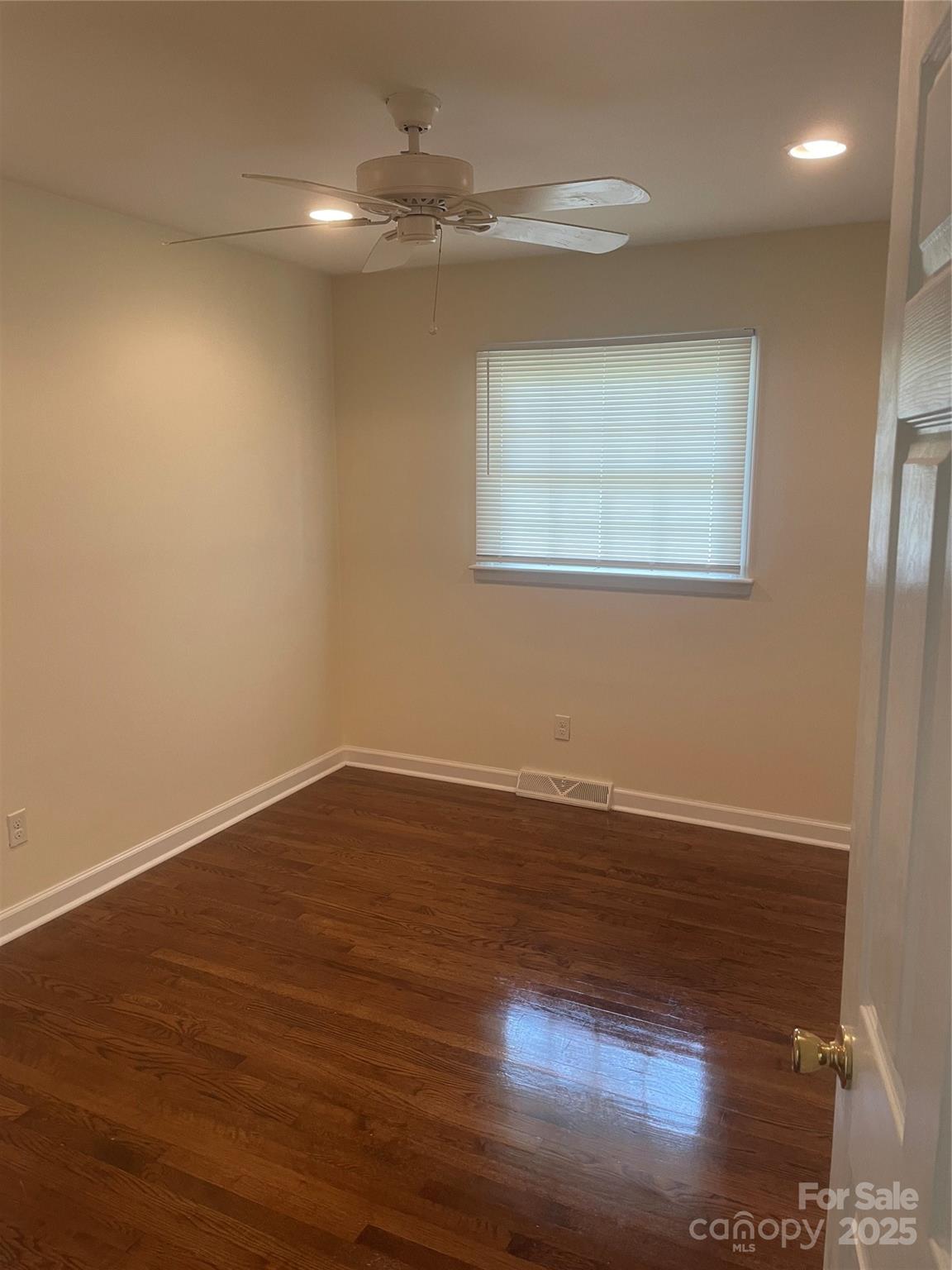 property viewer photo 10