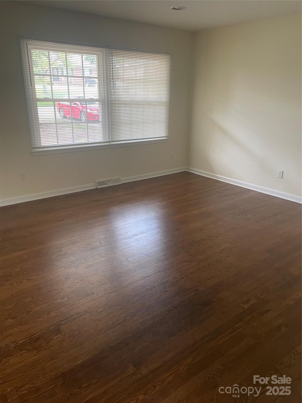 property viewer photo 3