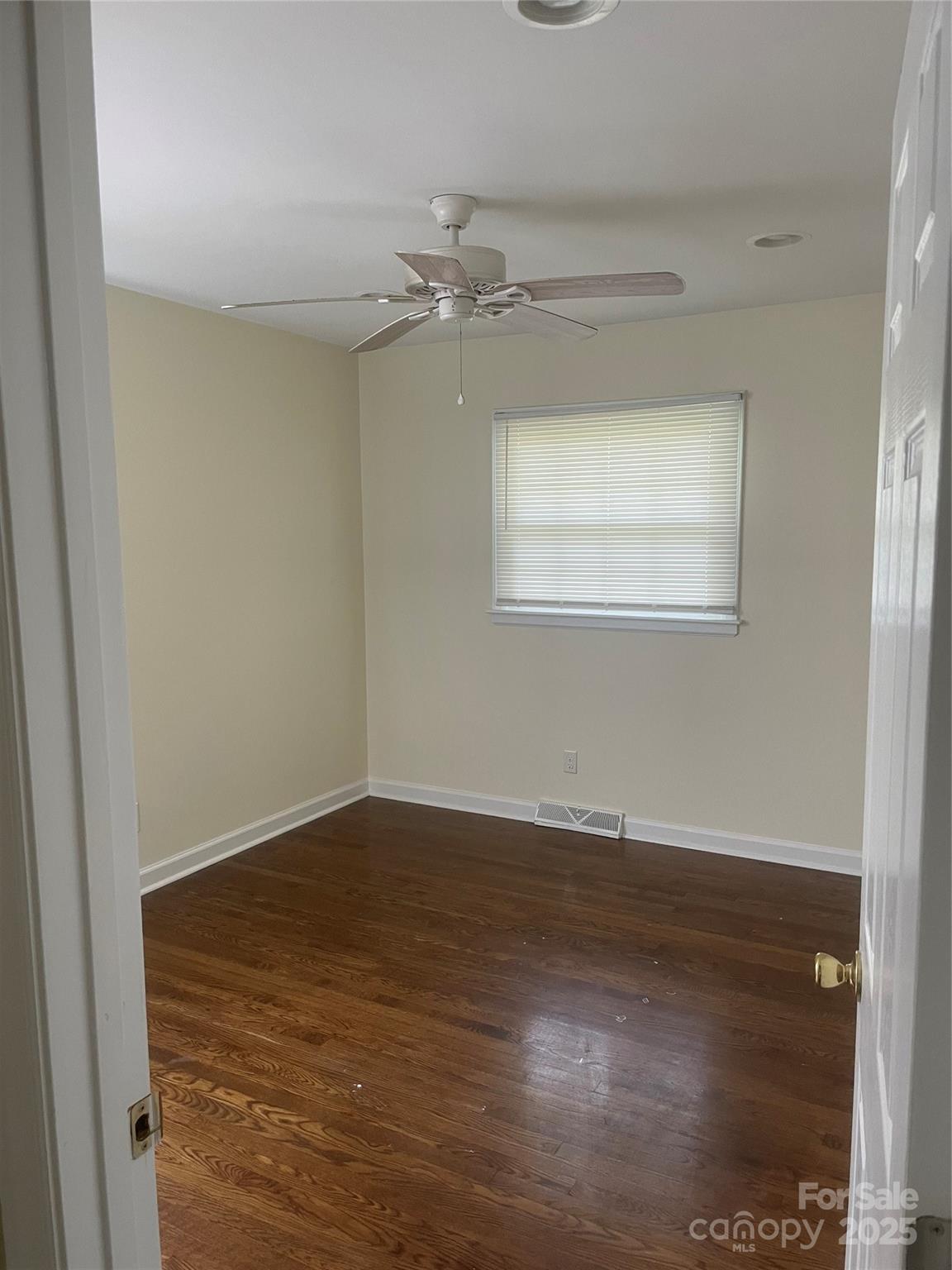property viewer photo 5