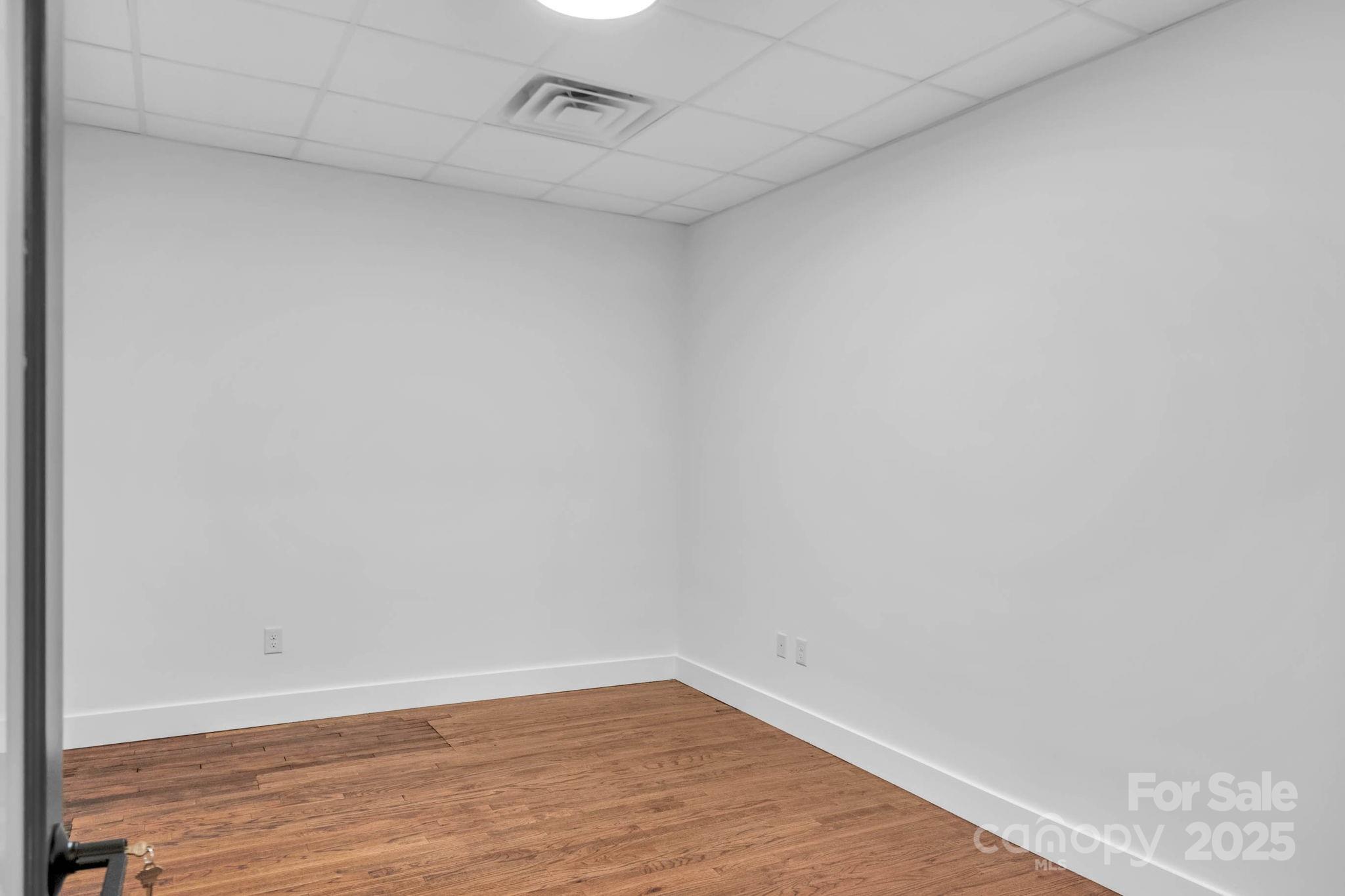 property viewer photo 10