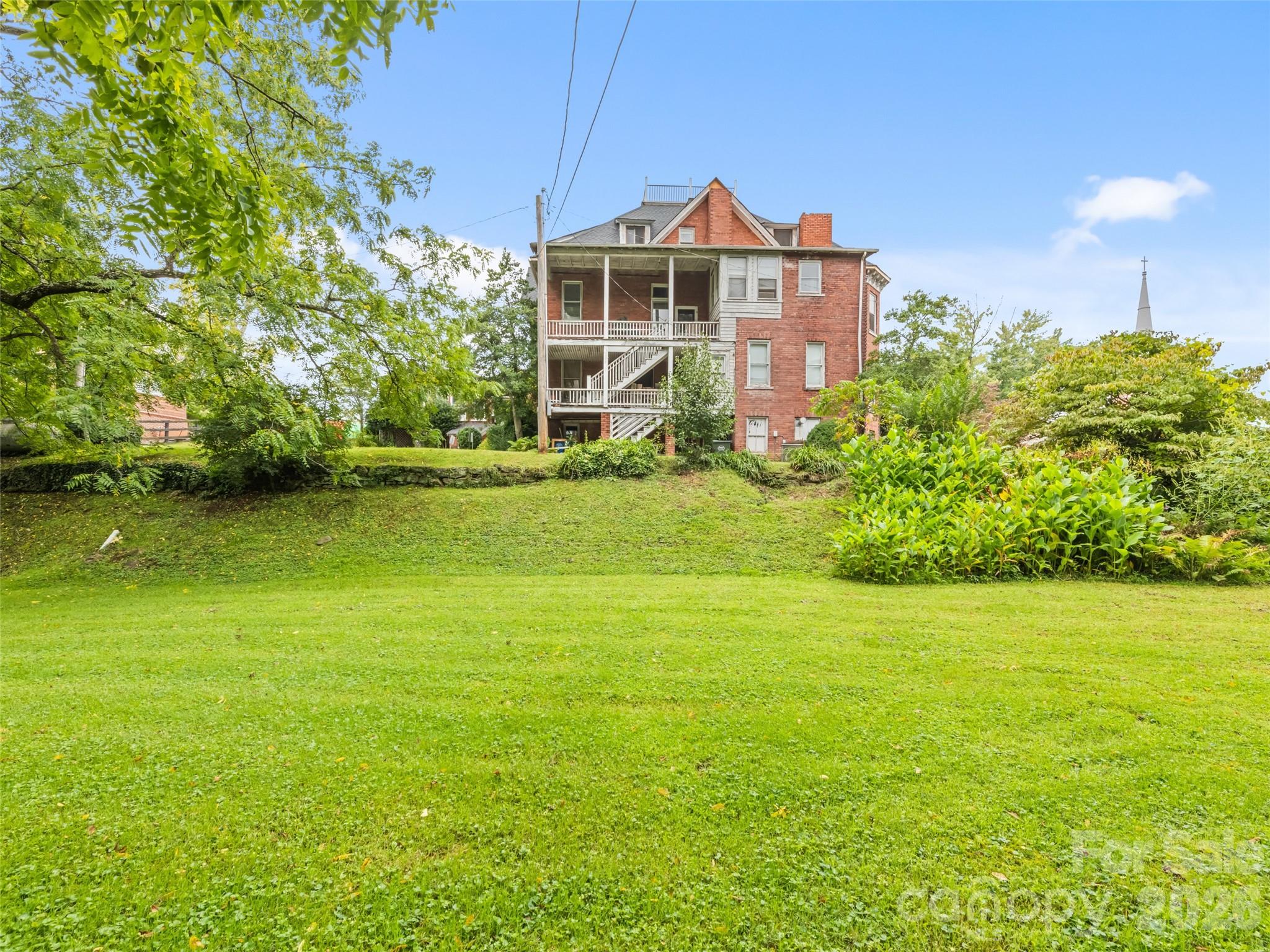 main property photo 10