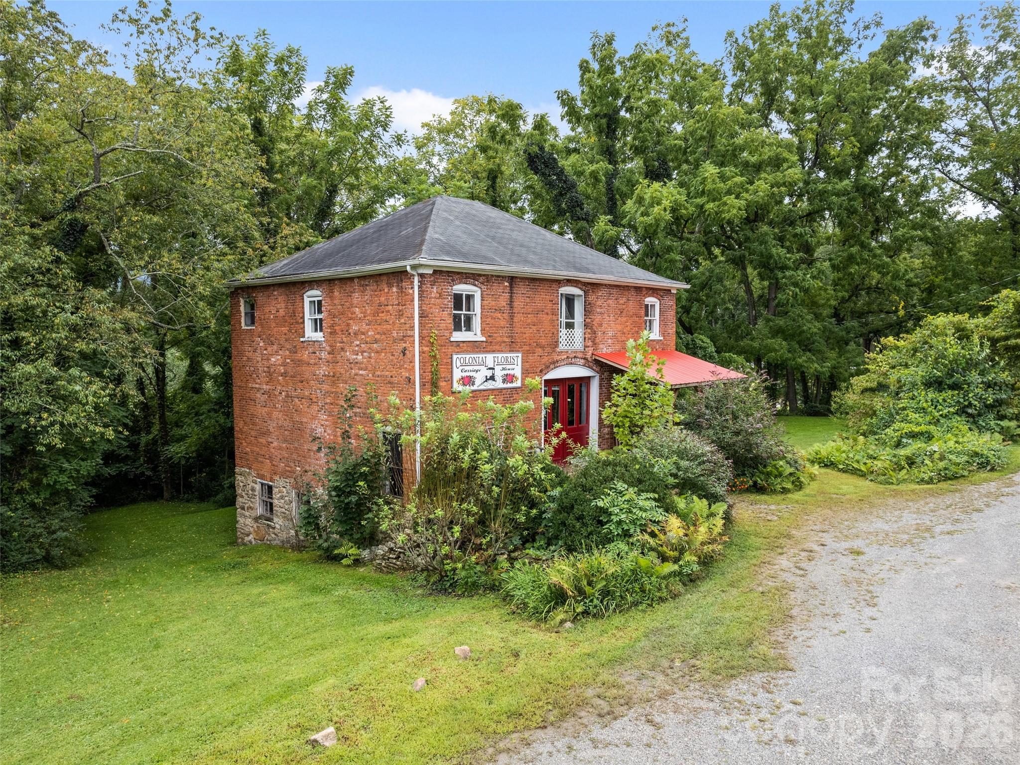 main property photo 16
