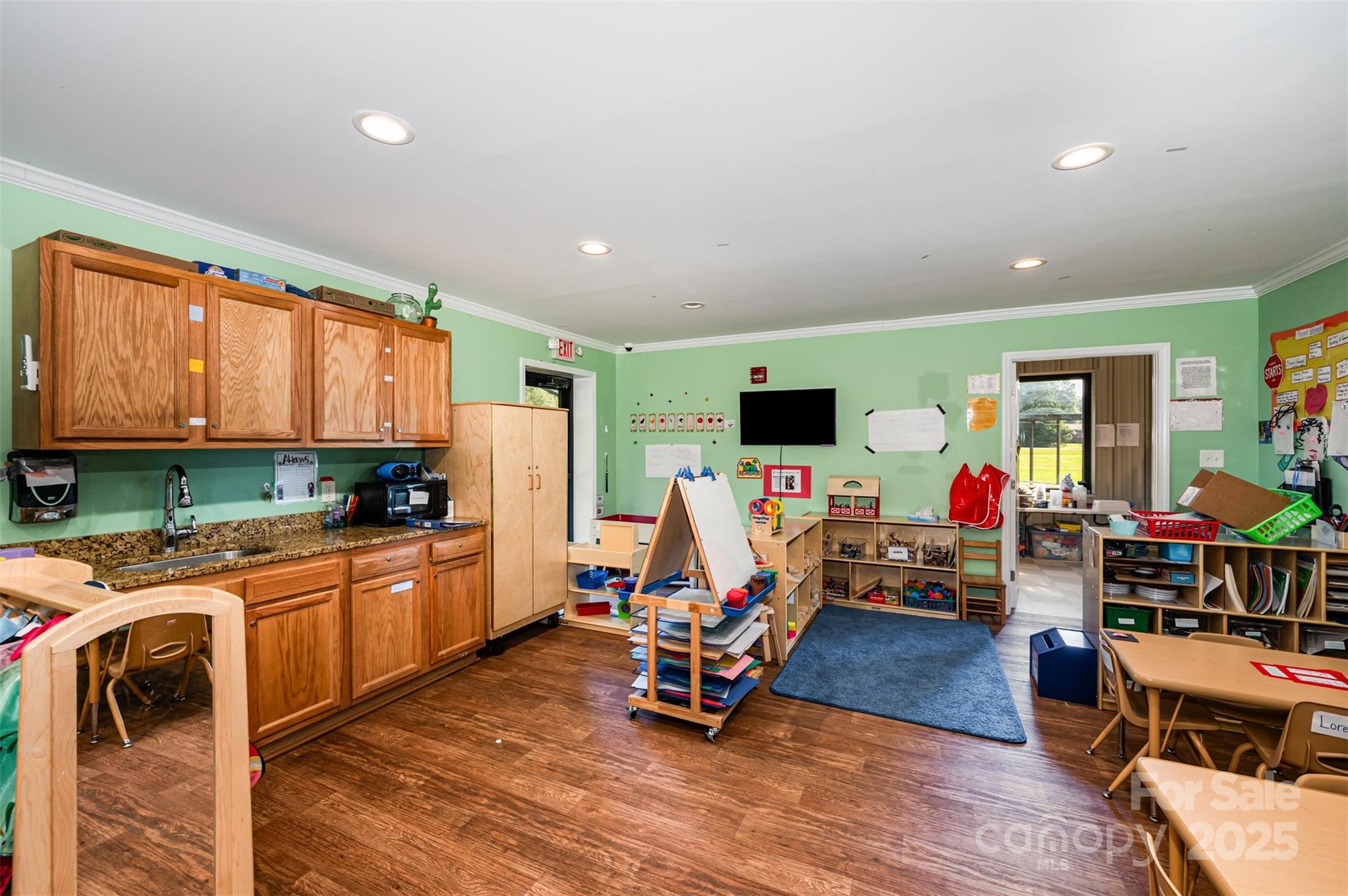 main property photo 9