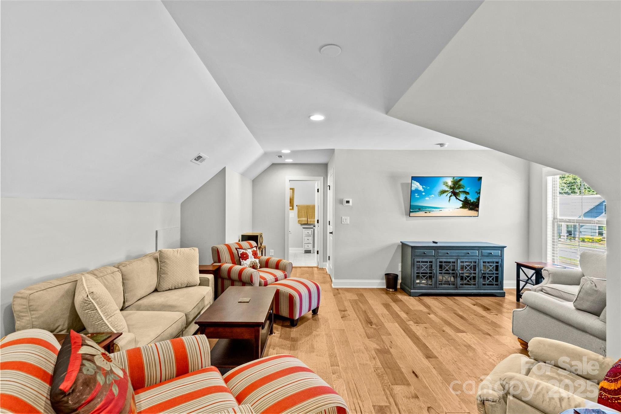 property viewer photo 24