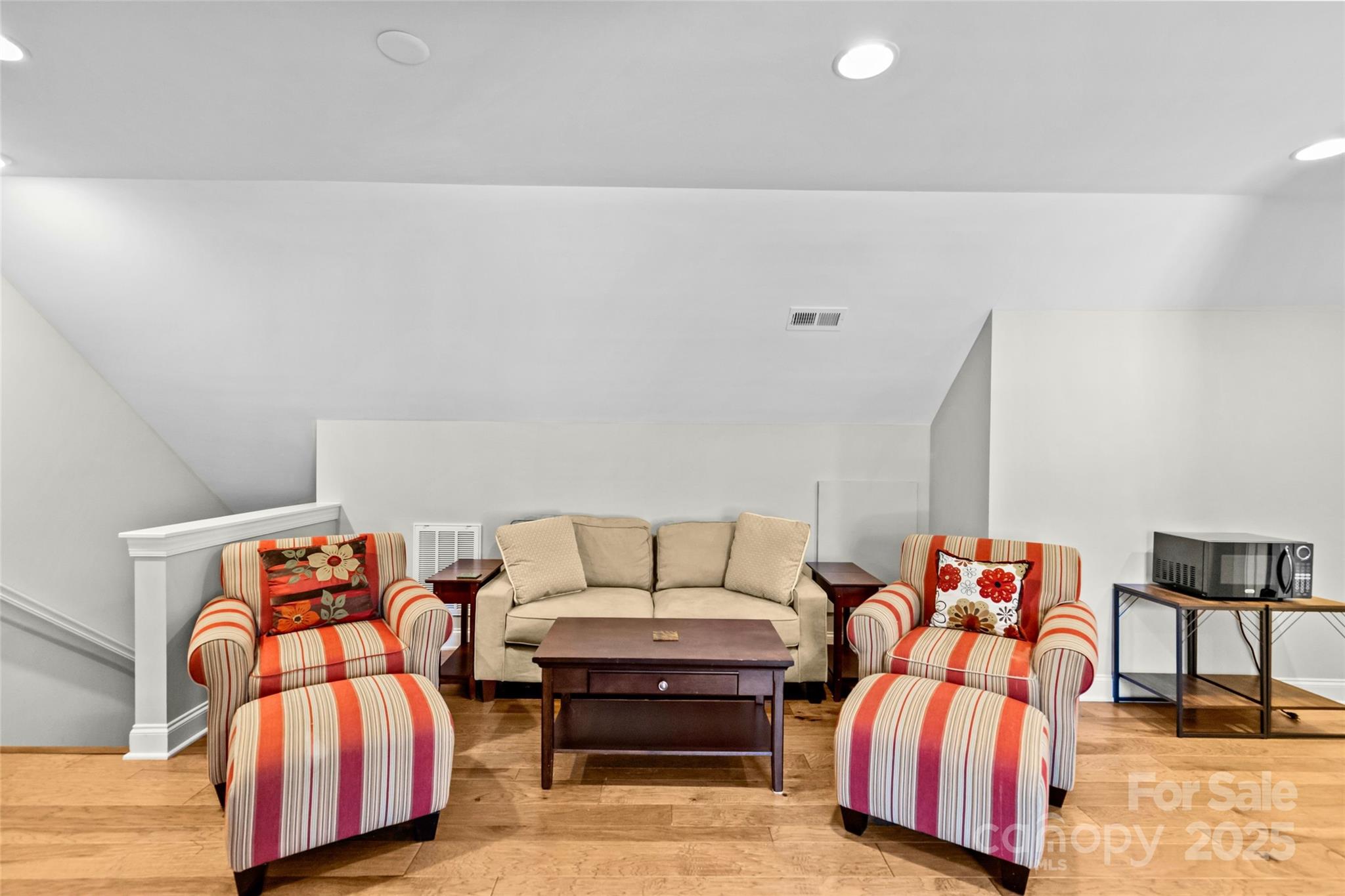 property viewer photo 25