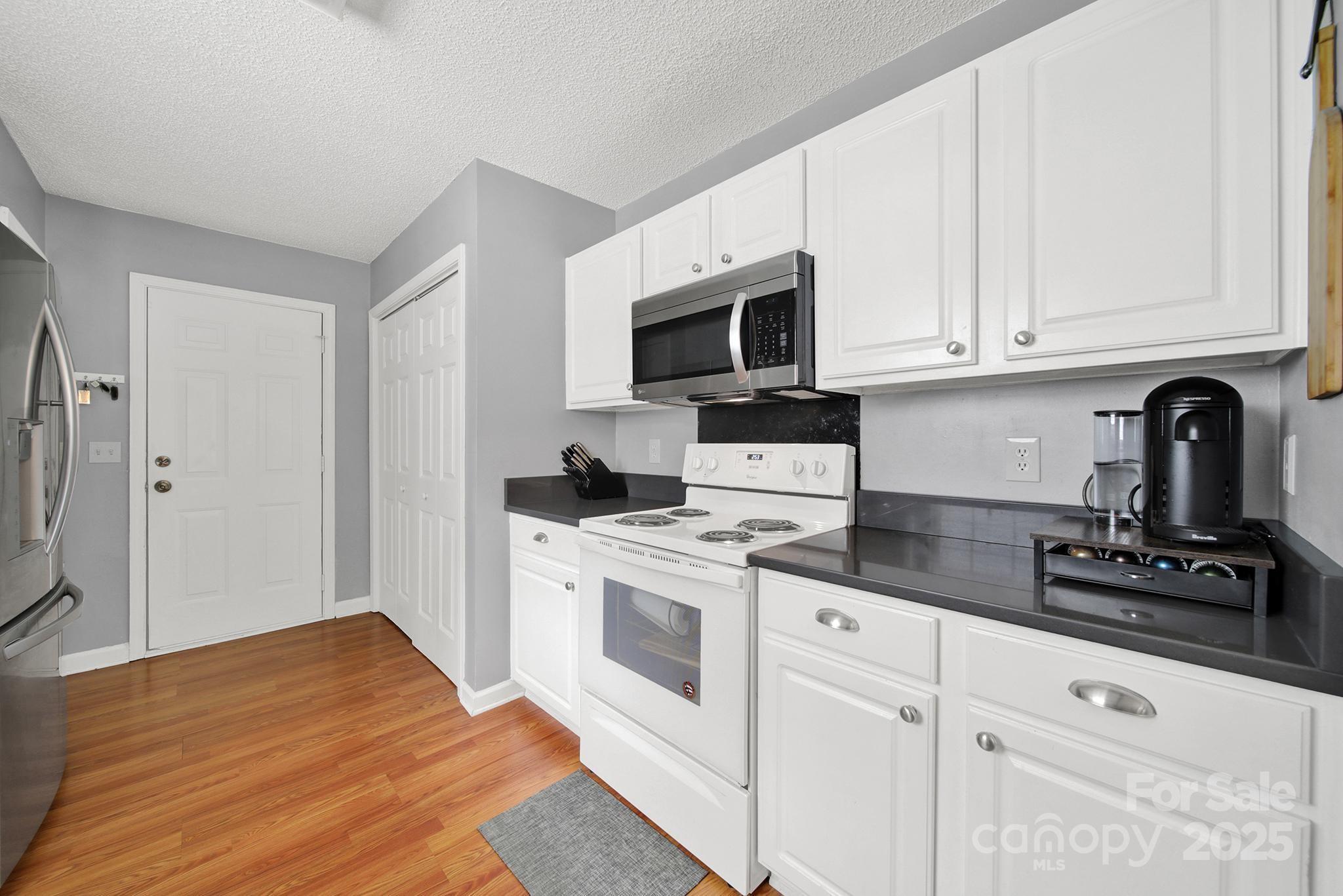 property viewer photo 10