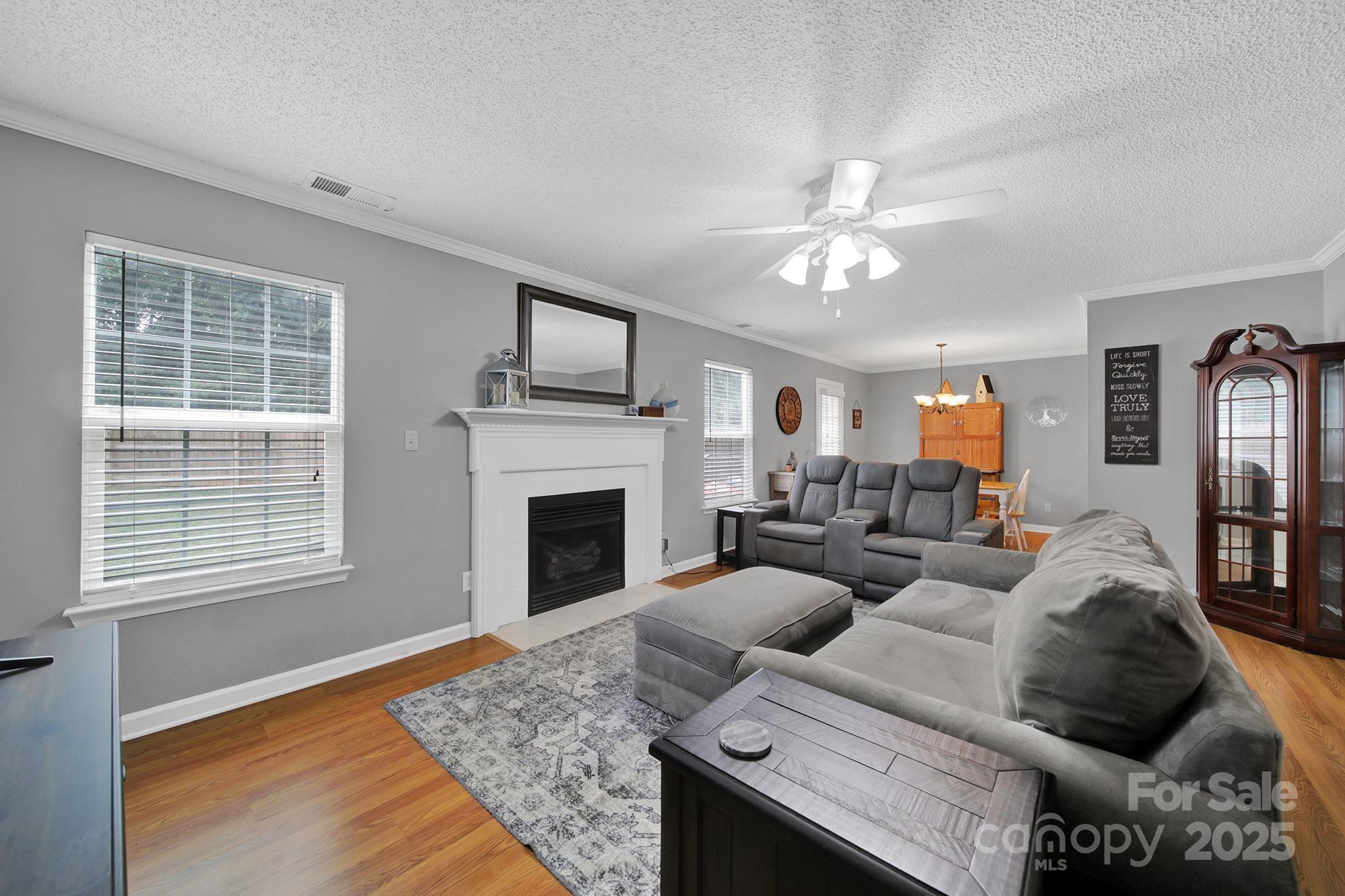 property viewer photo 3