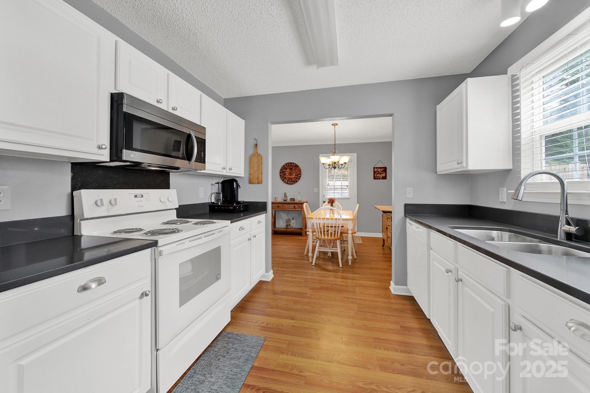 property viewer photo 8