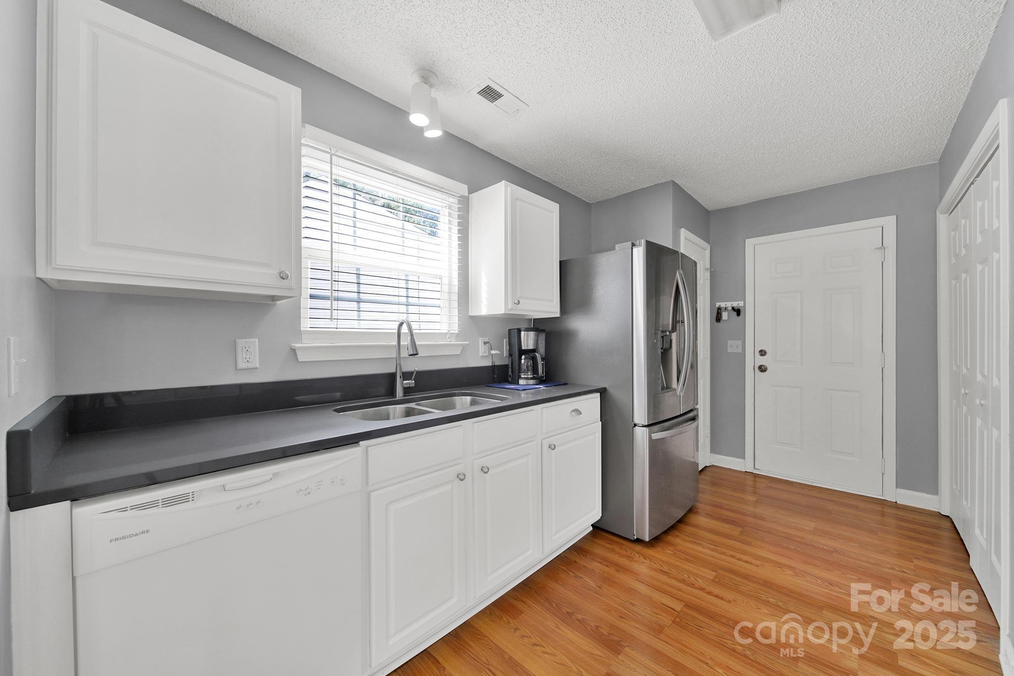property viewer photo 9