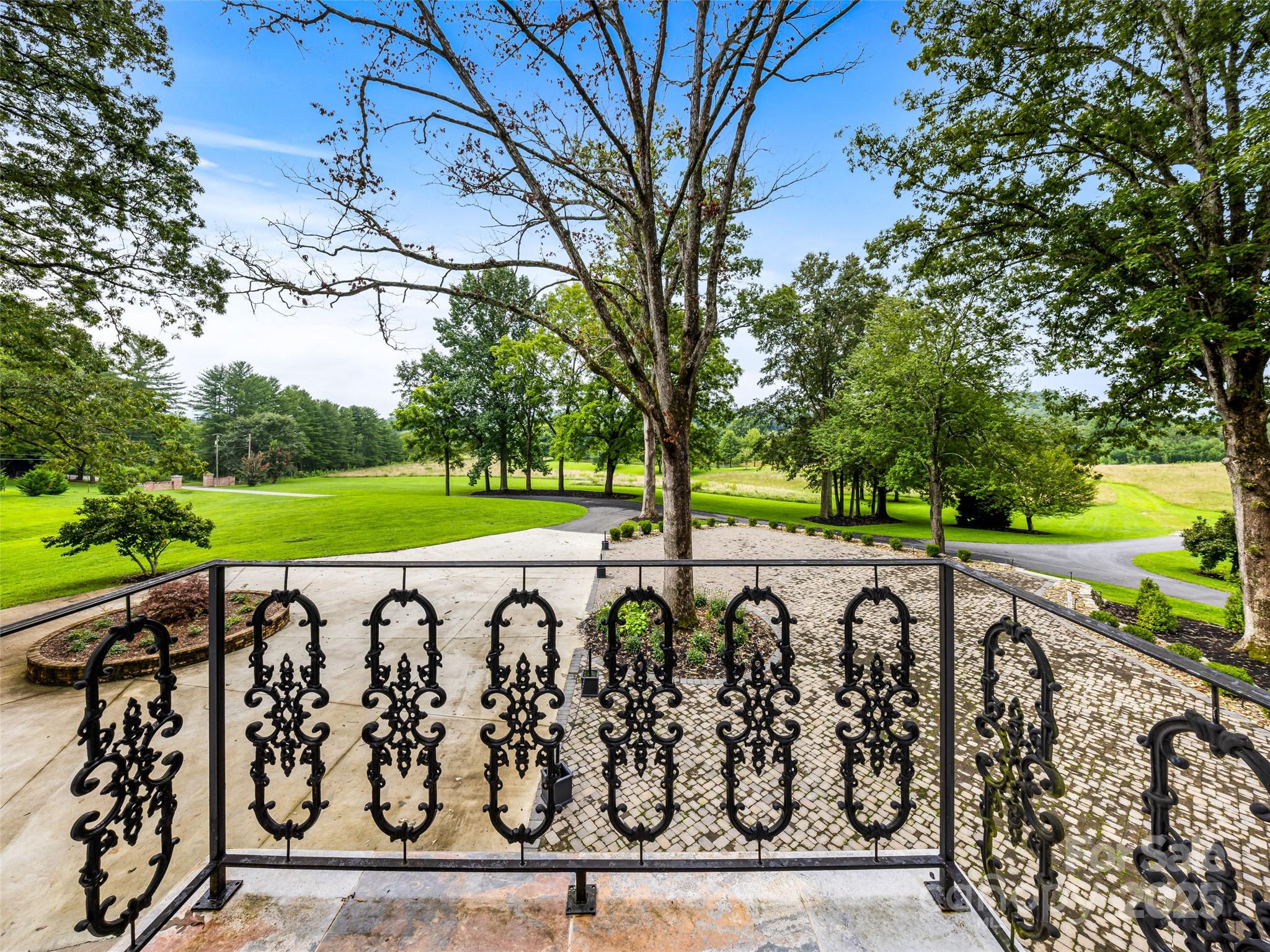 main property photo 33