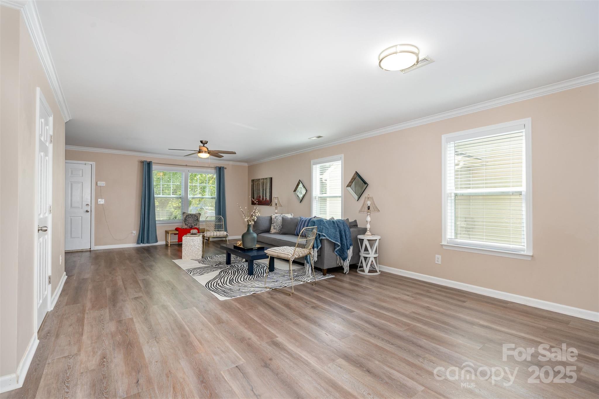 property viewer photo 3