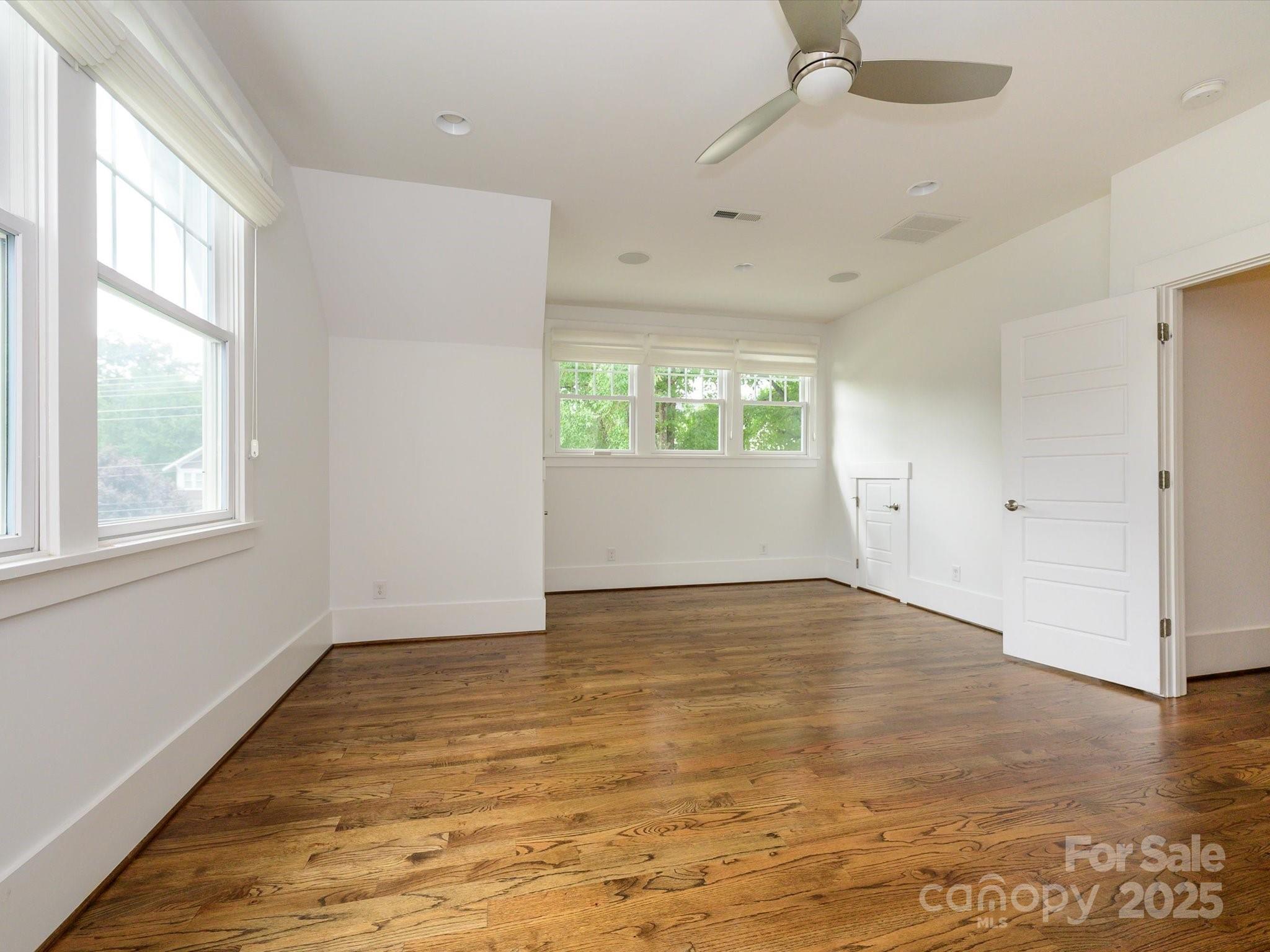 property viewer photo 23