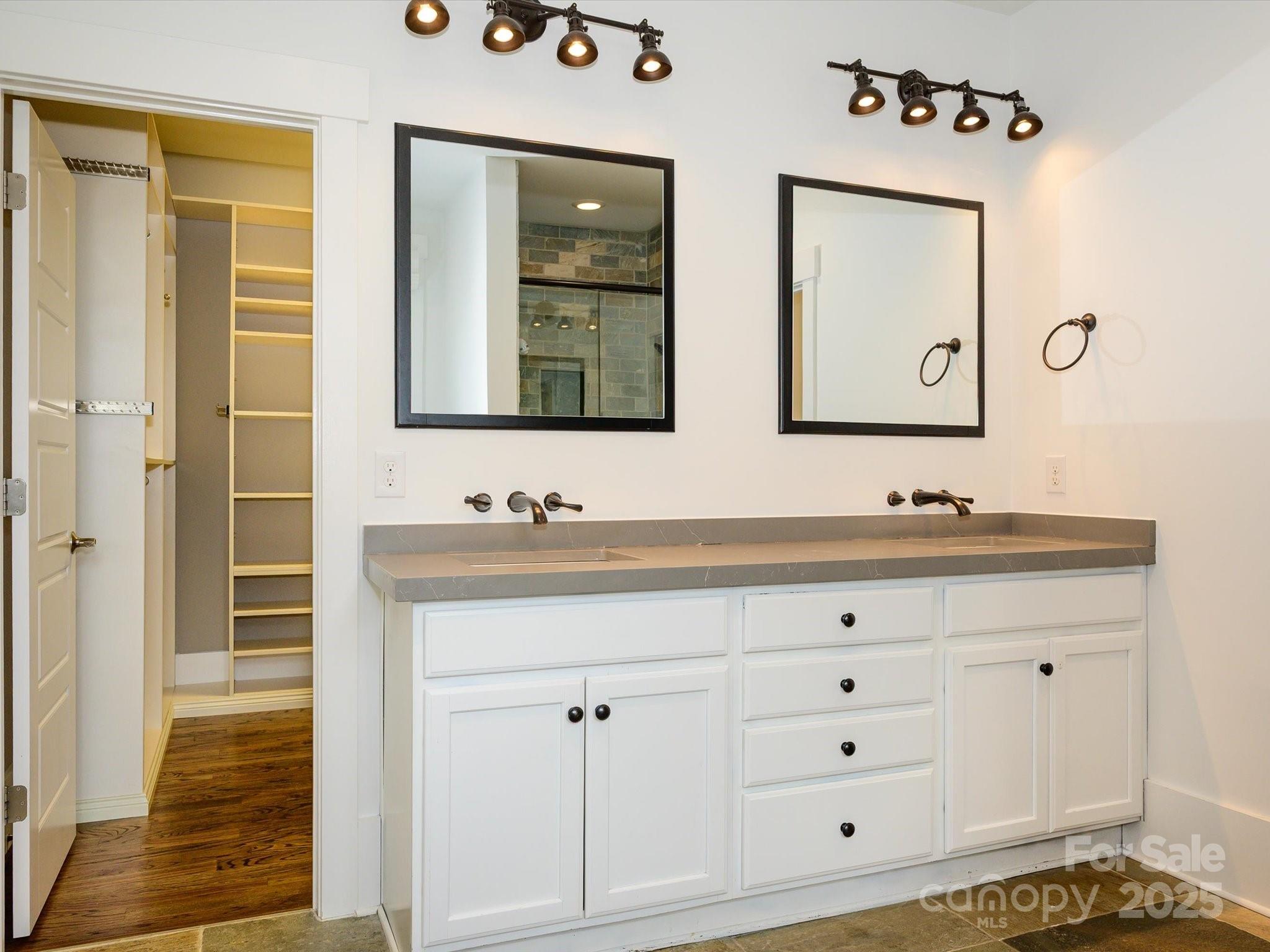 property viewer photo 28