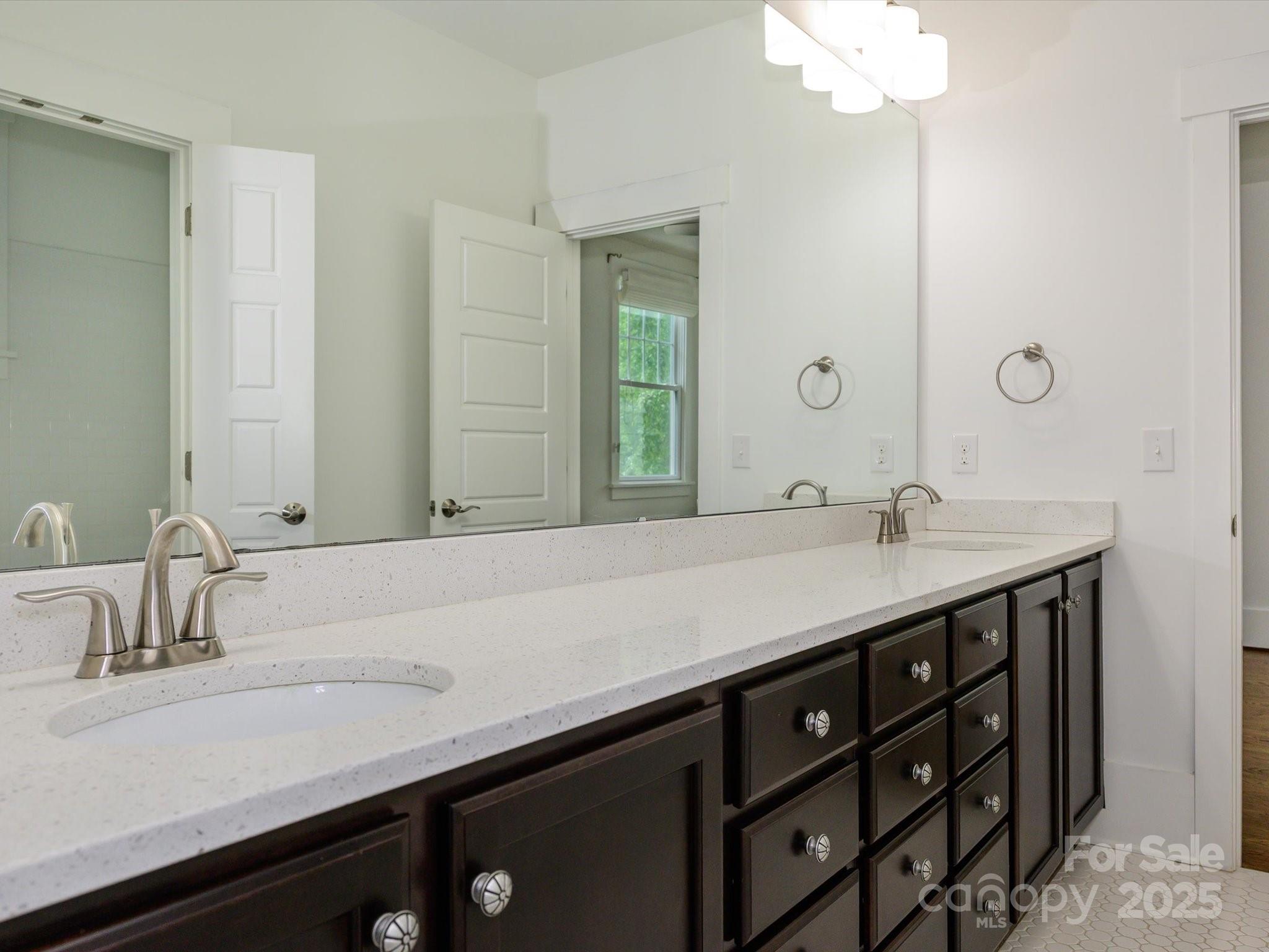 property viewer photo 32