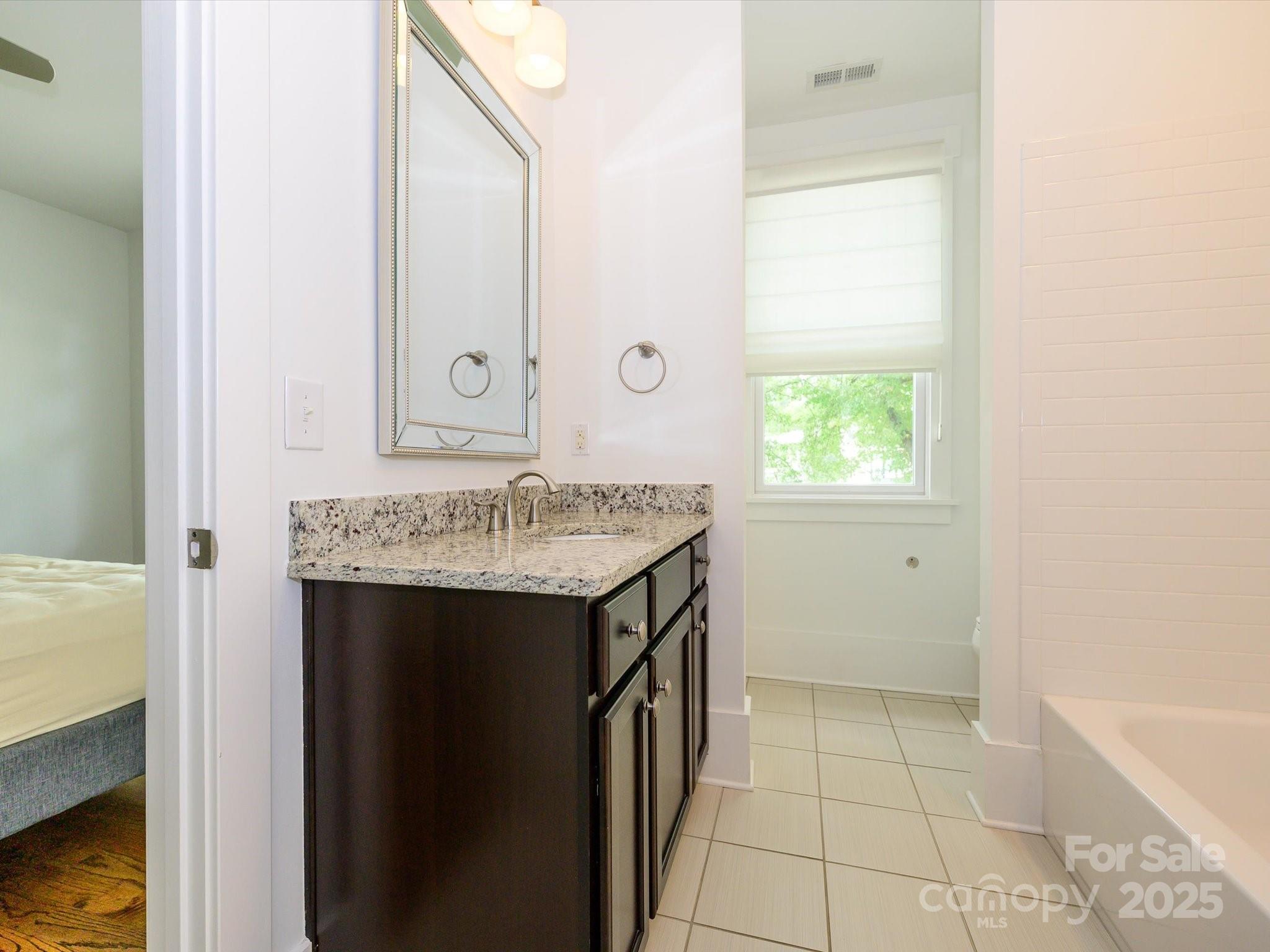property viewer photo 35