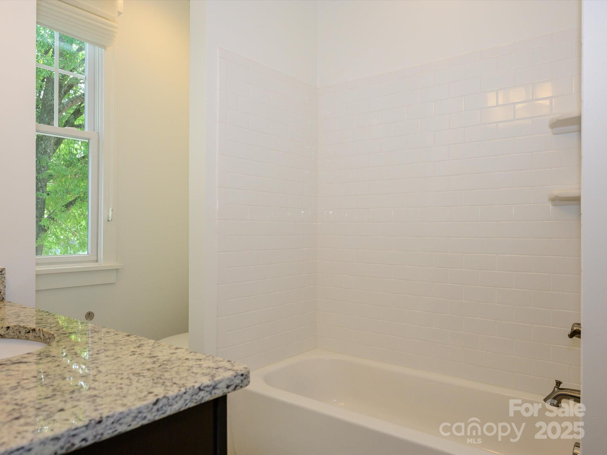 property viewer photo 36