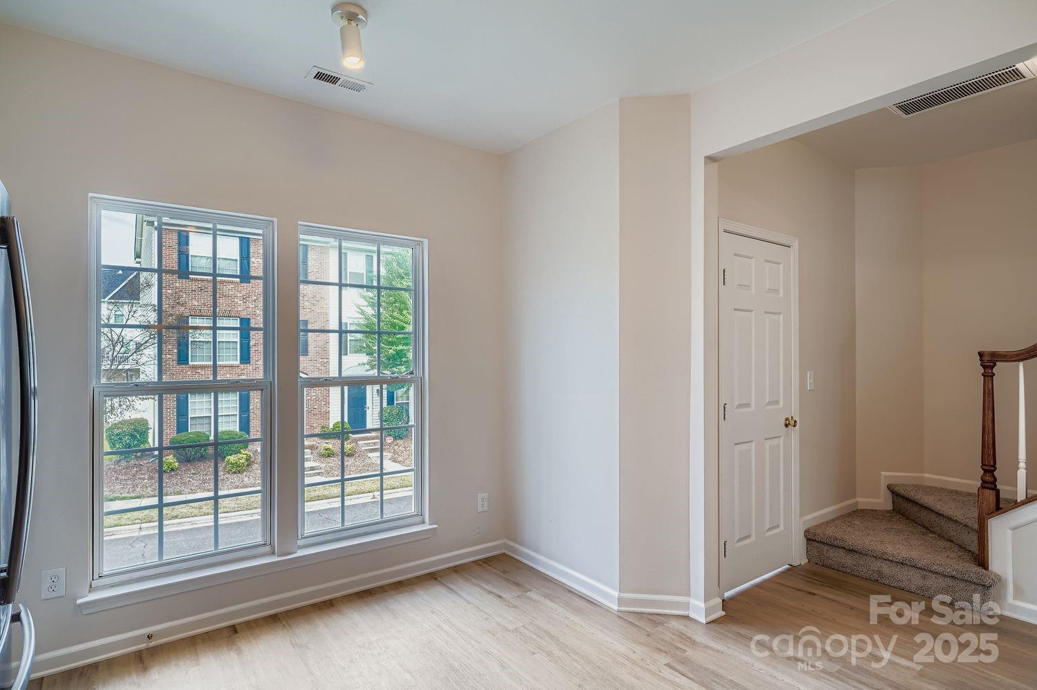 property viewer photo 14