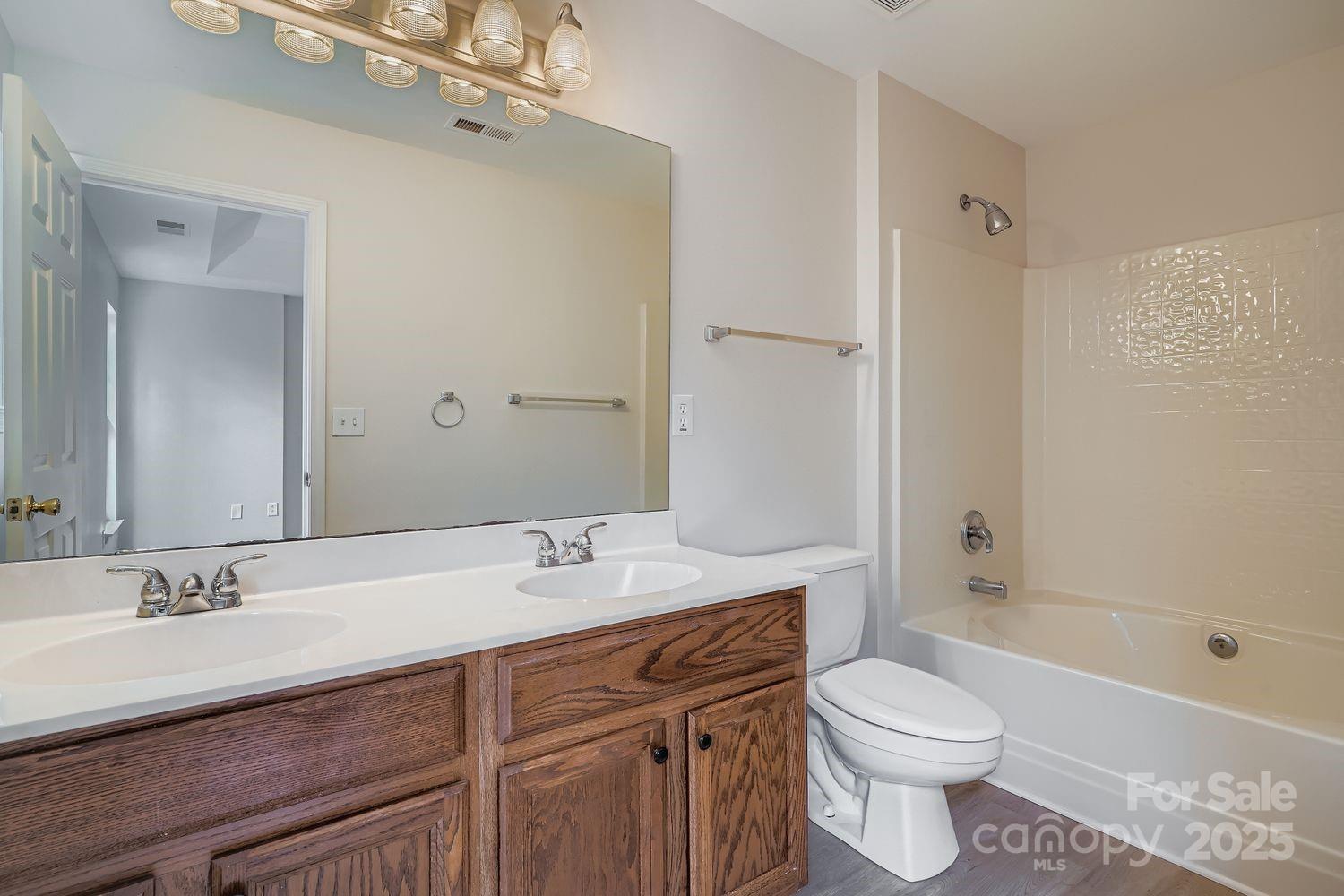 property viewer photo 18