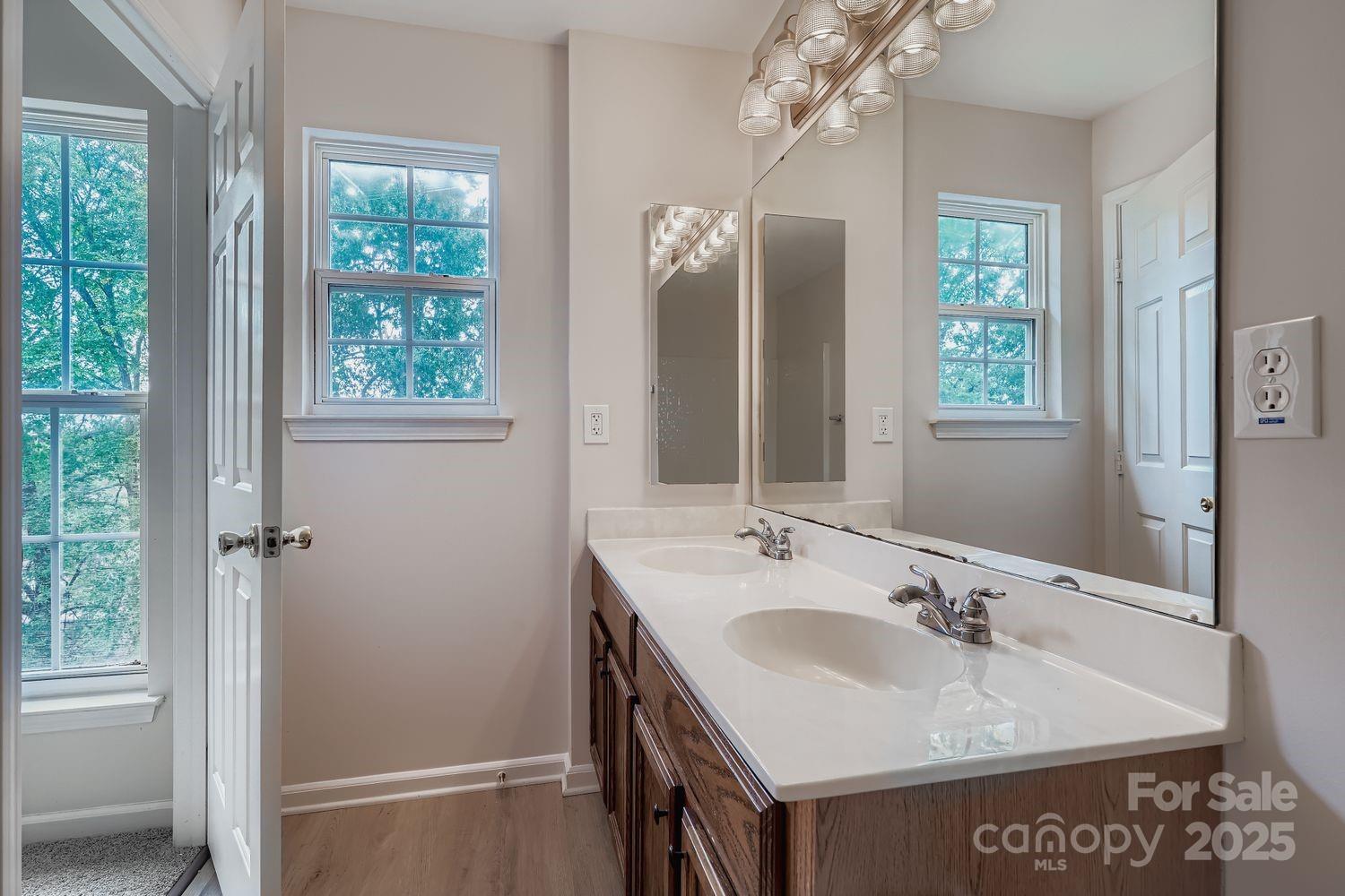 property viewer photo 19