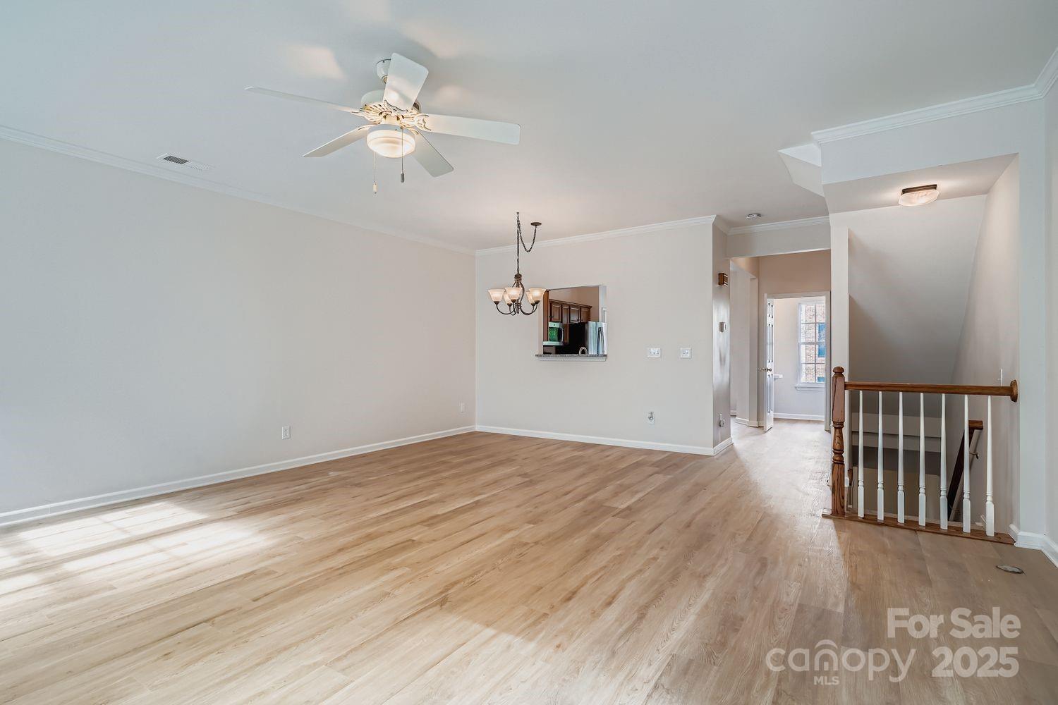 property viewer photo 7