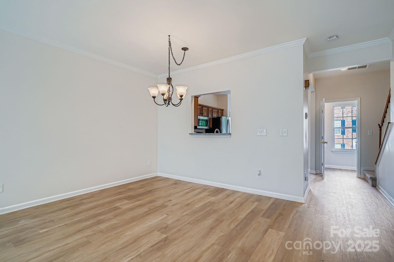 property viewer photo 9