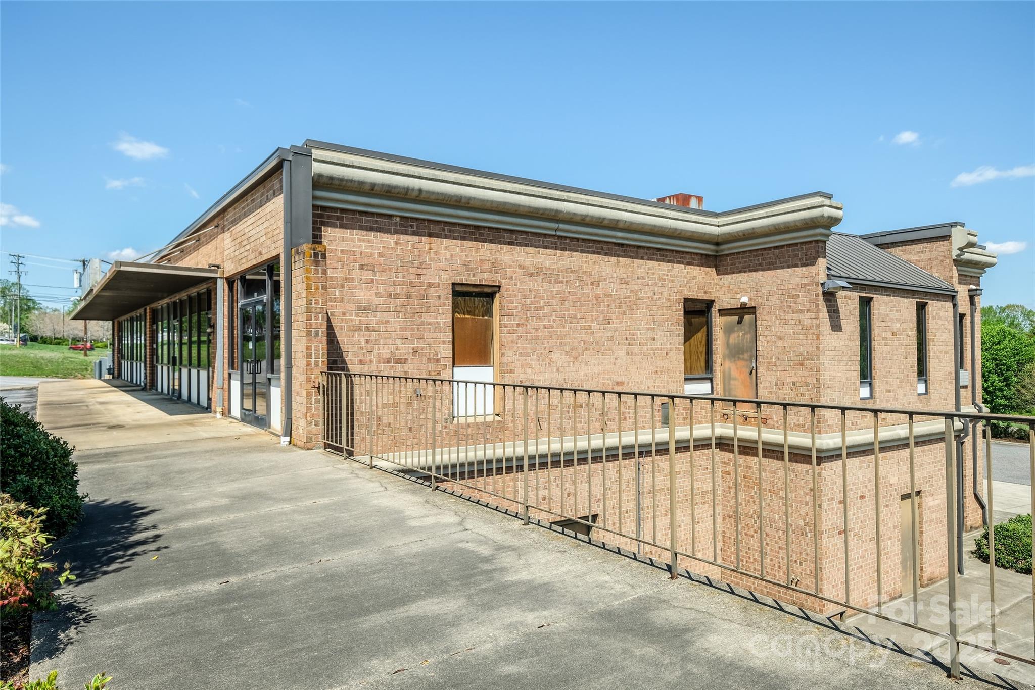 main property photo 28