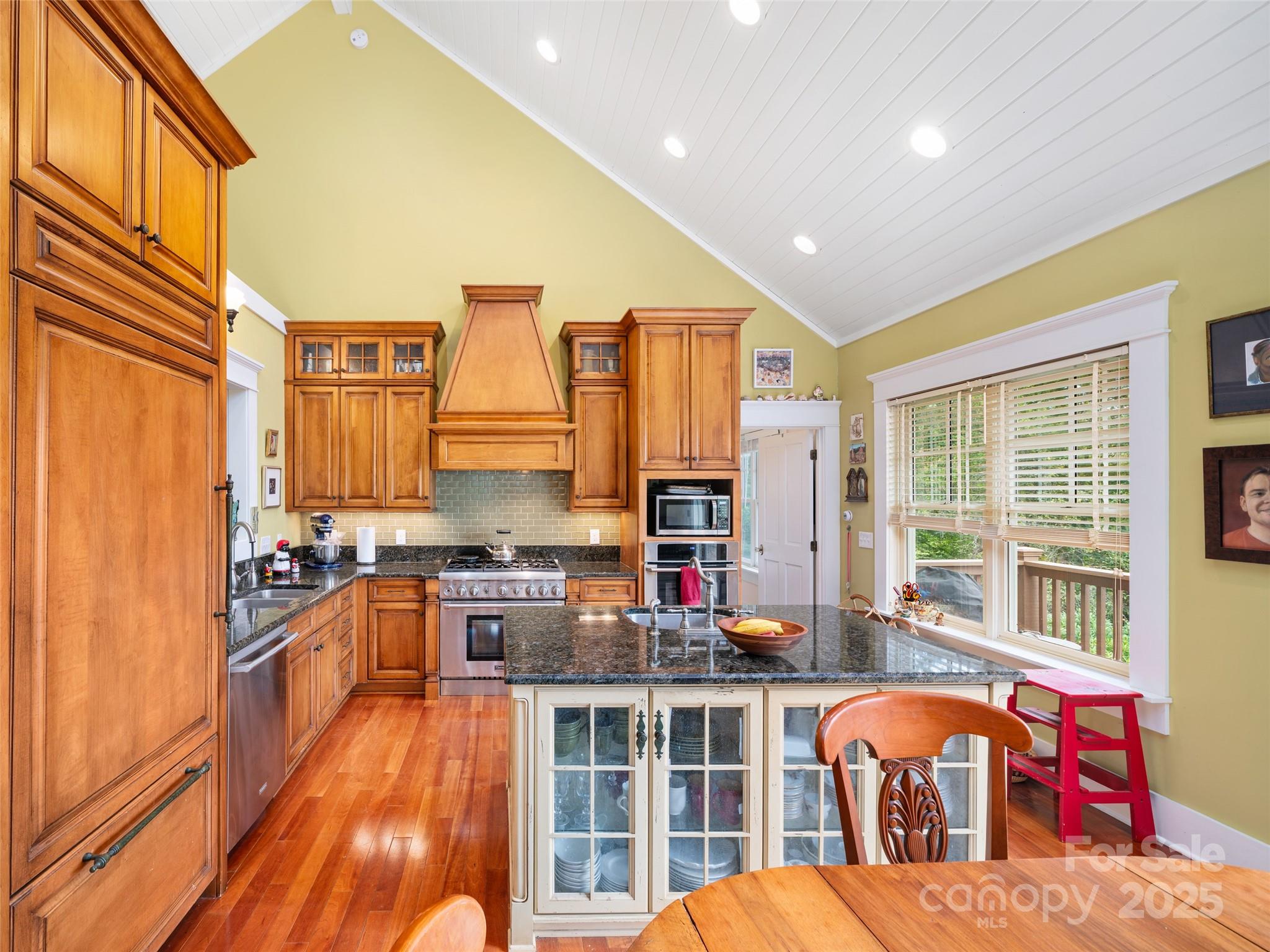 main property photo 8