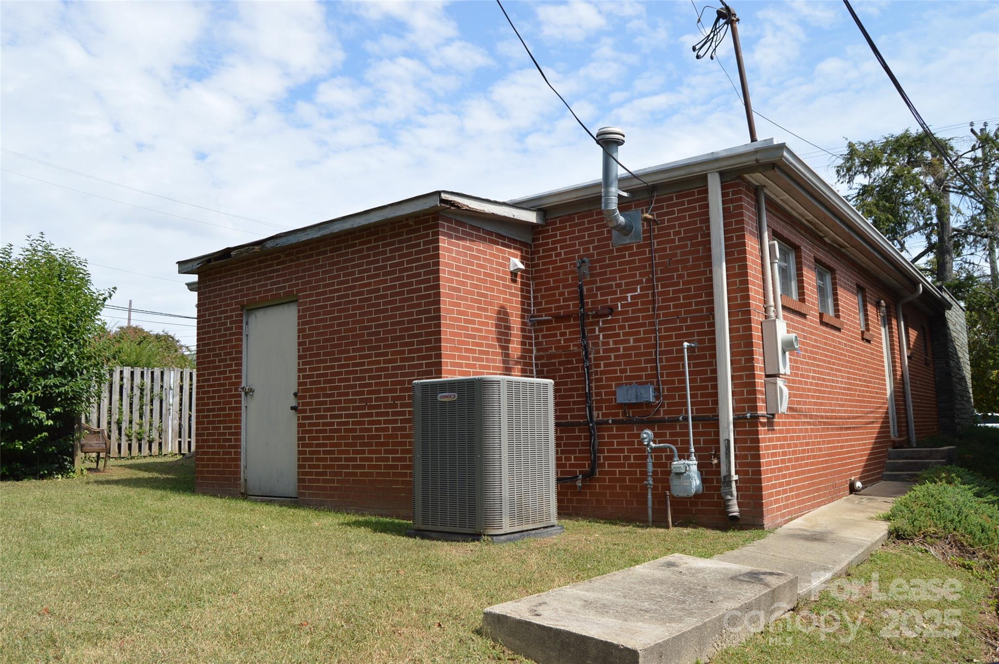 main property photo 27