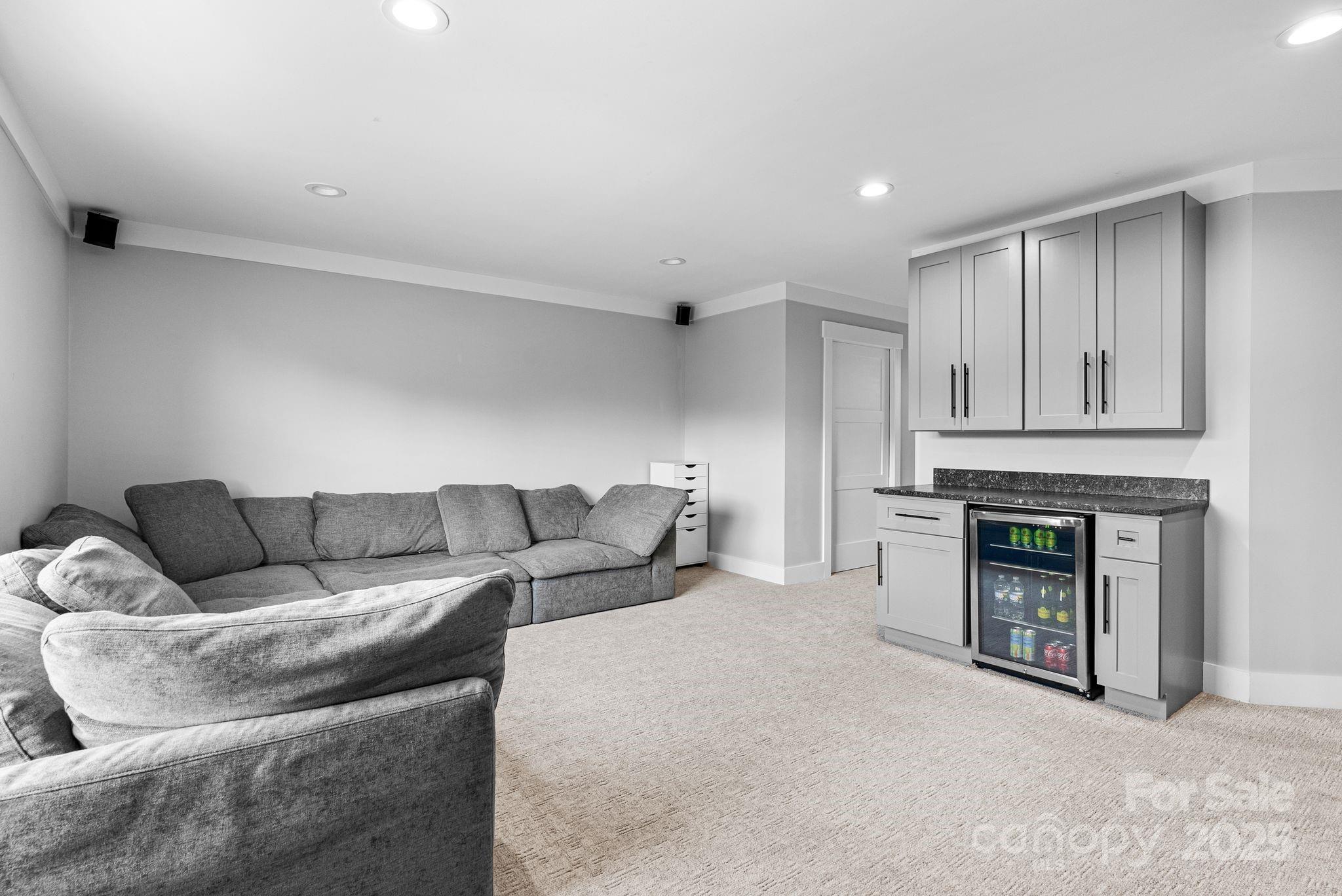 property viewer photo 24