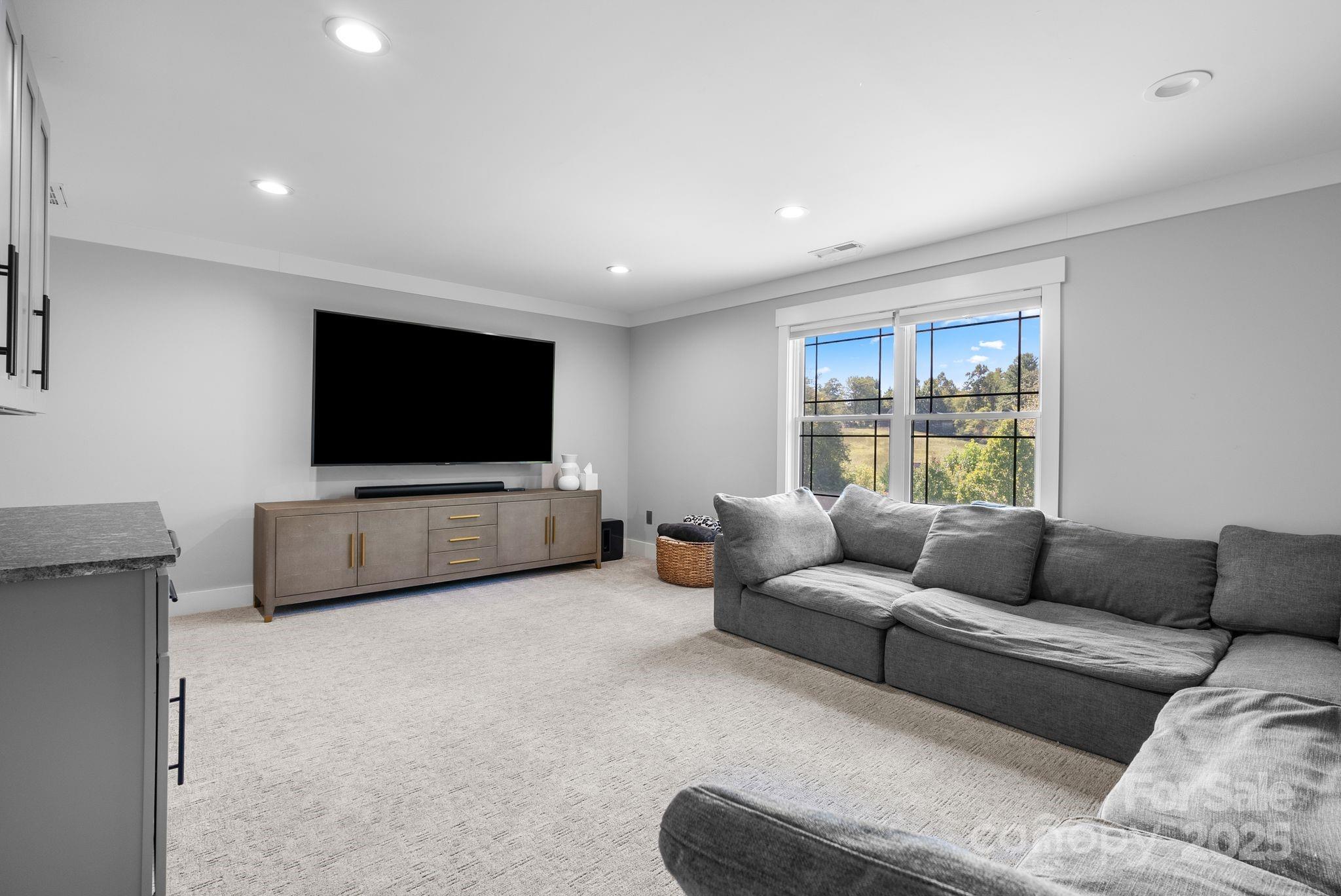 property viewer photo 25