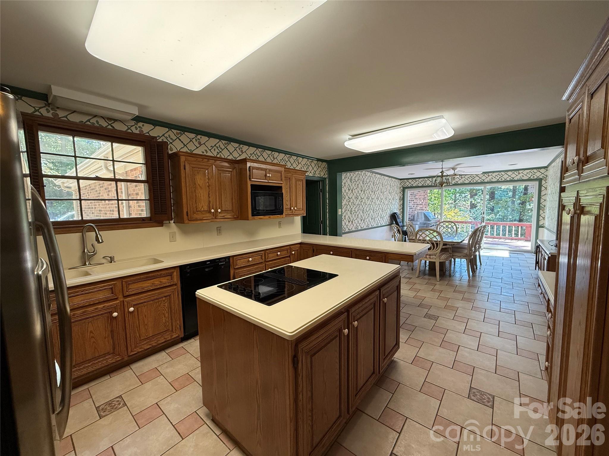 main property photo 7