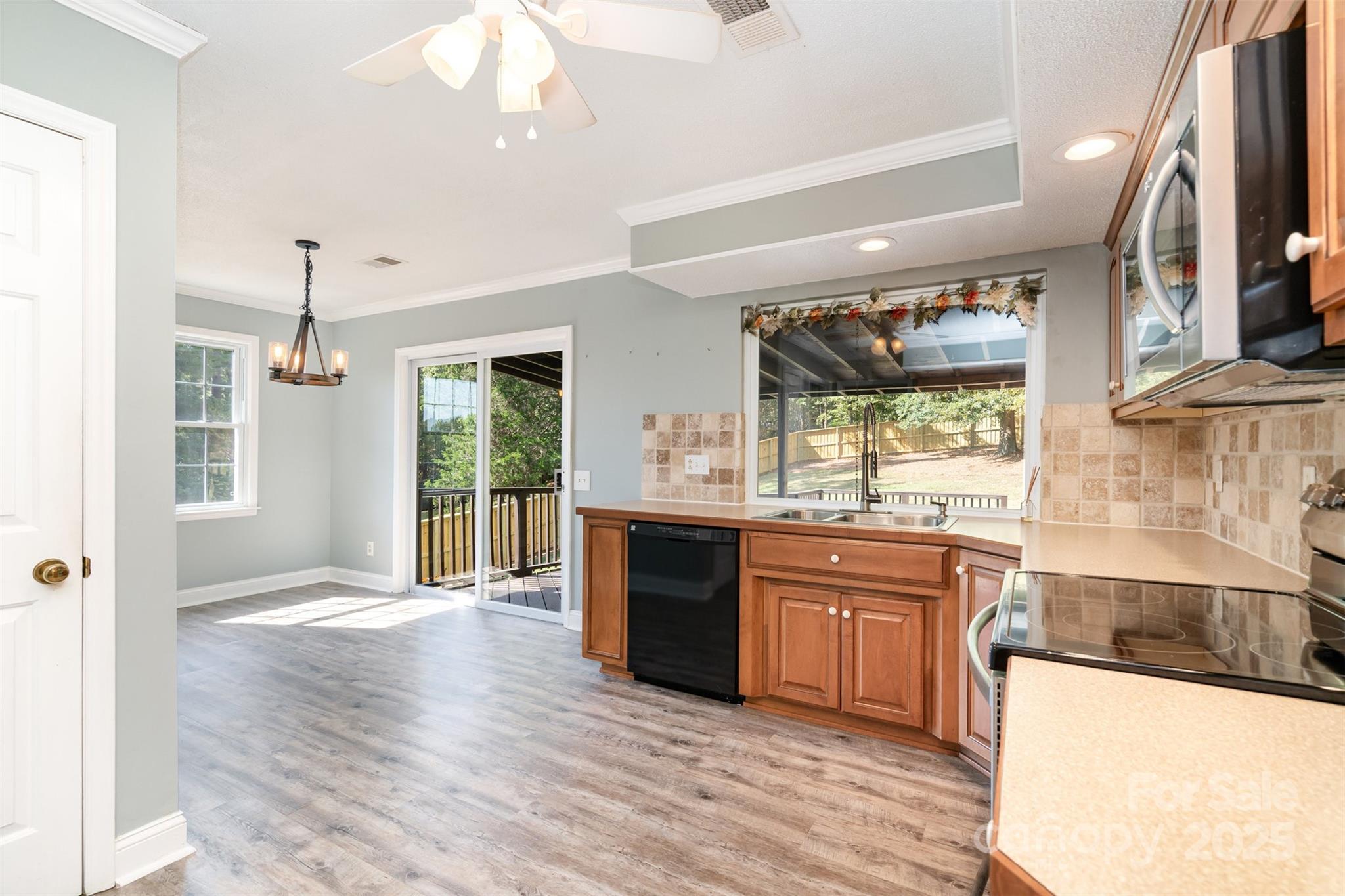 property viewer photo 16