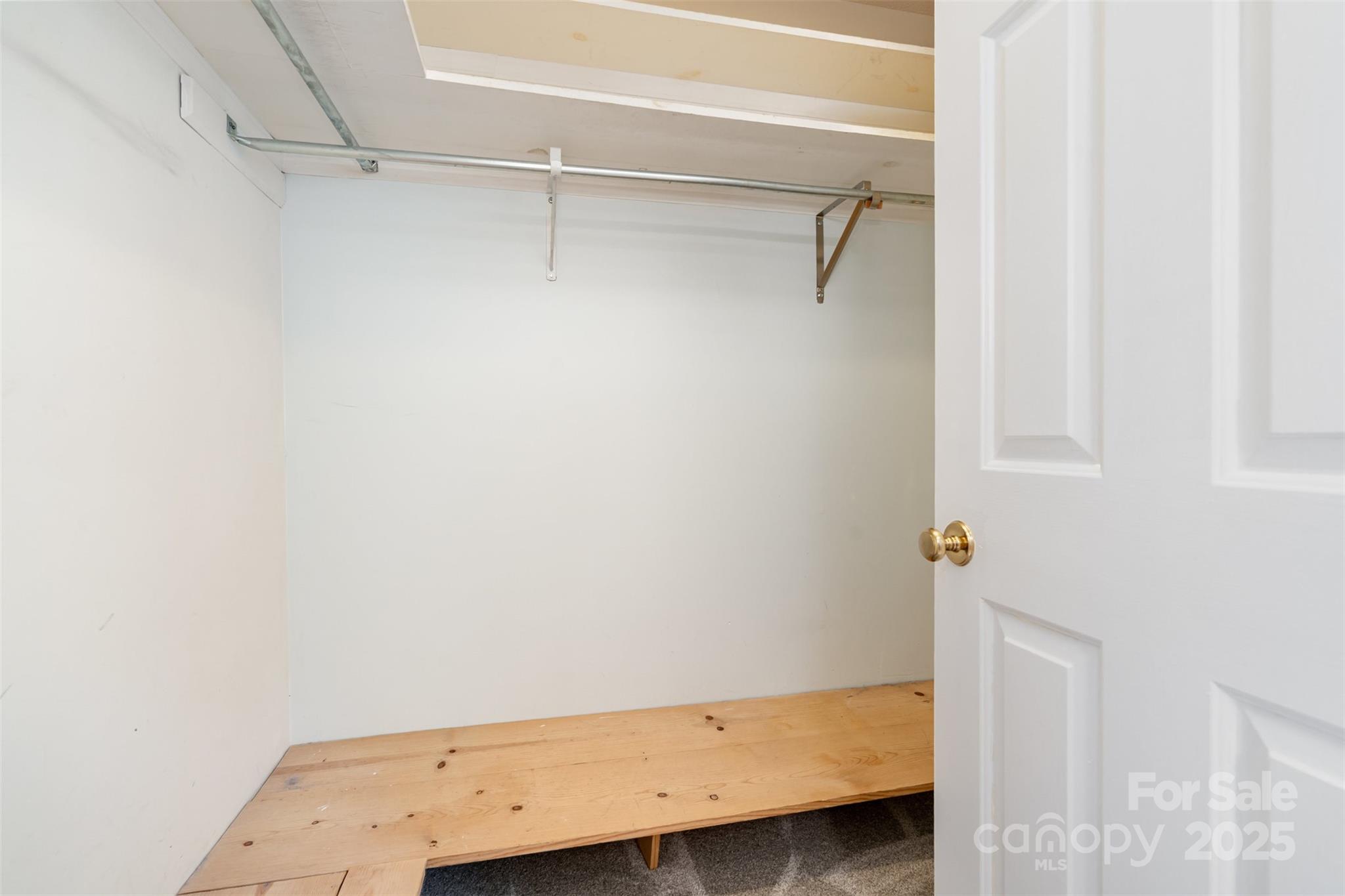 property viewer photo 23