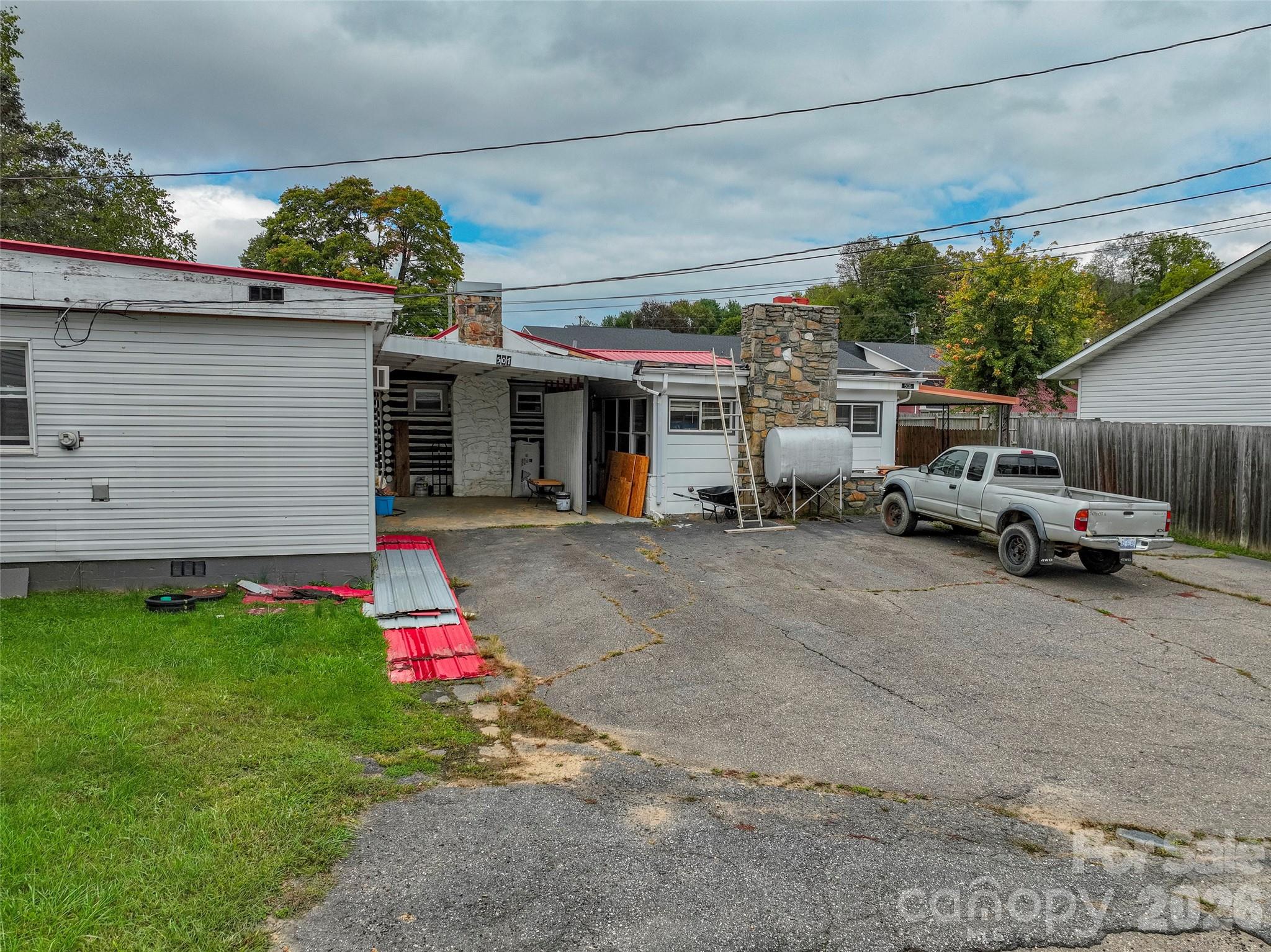 main property photo 12
