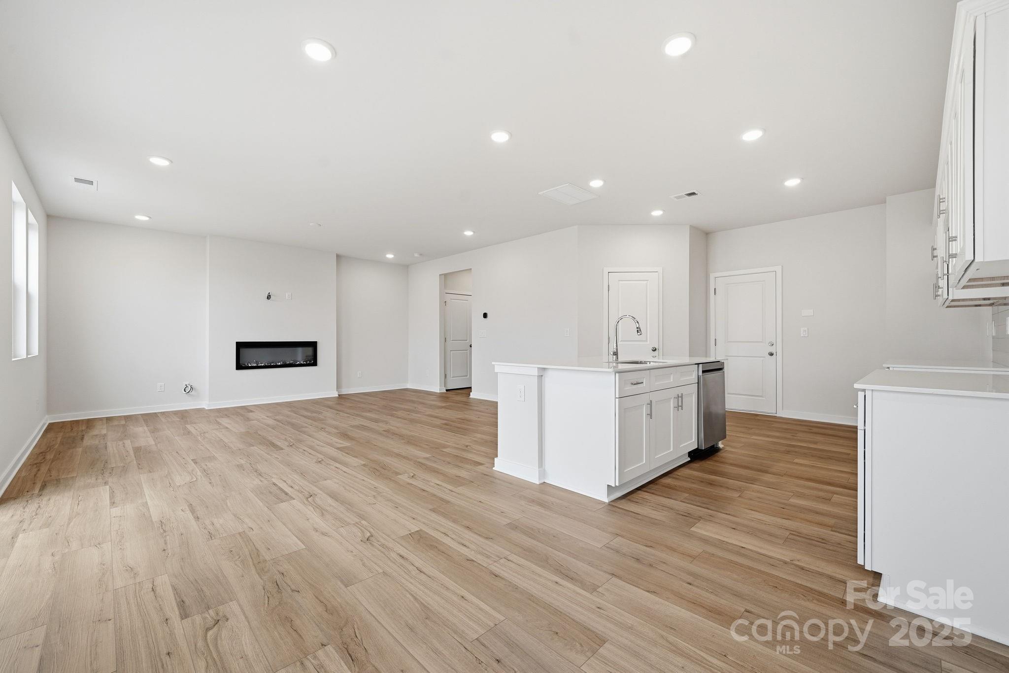 property viewer photo 12