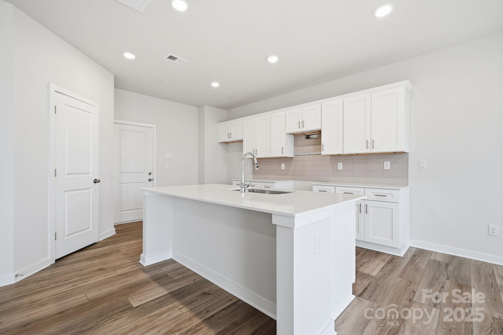 property viewer photo 13